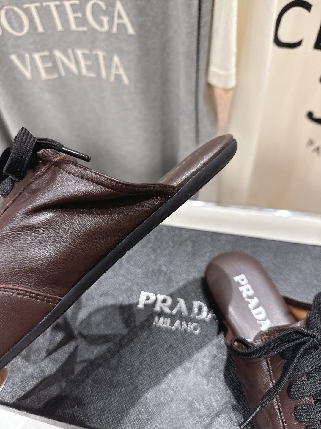 高版本出厂 Prada*普拉达P家F029 25ssfw～new新款系带半拖款玛丽珍休闲鞋芭蕾舞鞋，低调