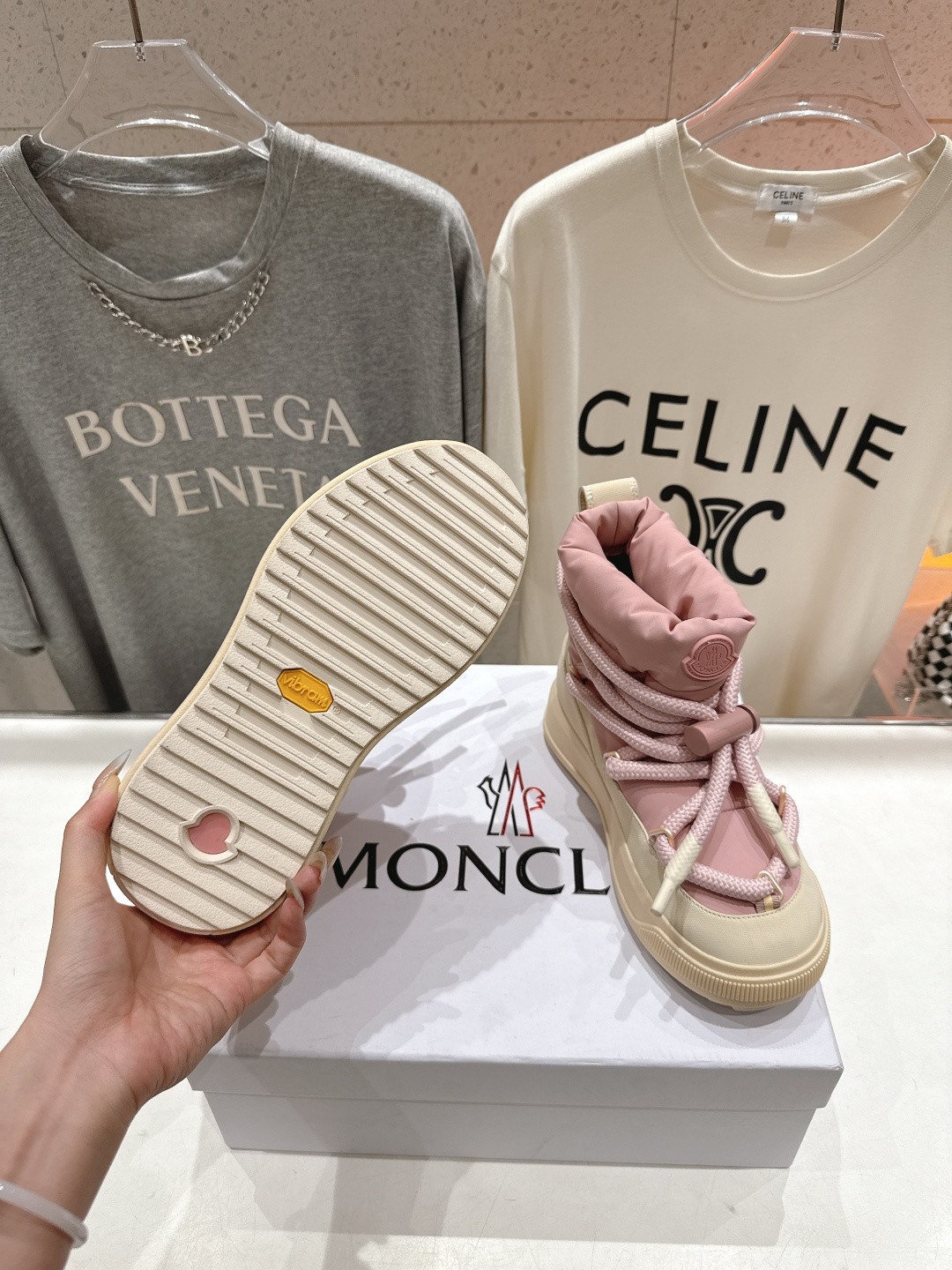 高版本出厂 Moncler/蒙口F029 2025ss秋冬最新款厚底保暖绑带短靴雪地靴奢华与功能的完美融