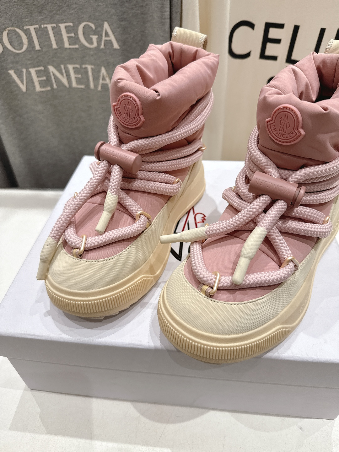 高版本出厂 Moncler/蒙口F029 2025ss秋冬最新款厚底保暖绑带短靴雪地靴奢华与功能的完美融