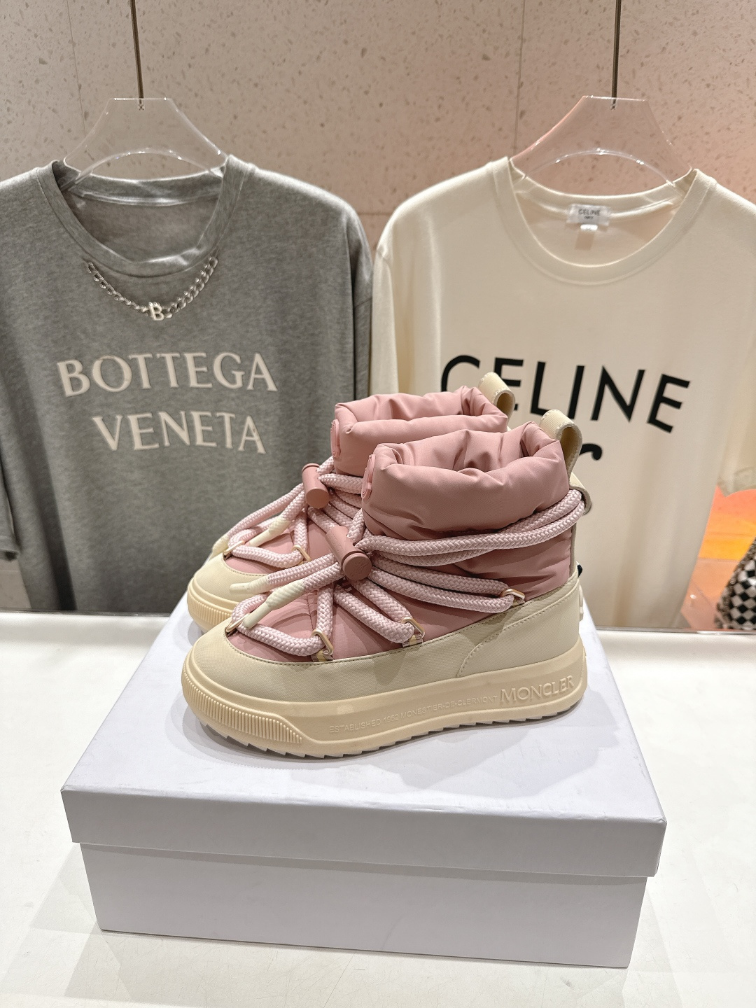 高版本出厂 Moncler/蒙口F029 2025ss秋冬最新款厚底保暖绑带短靴雪地靴奢华与功能的完美融