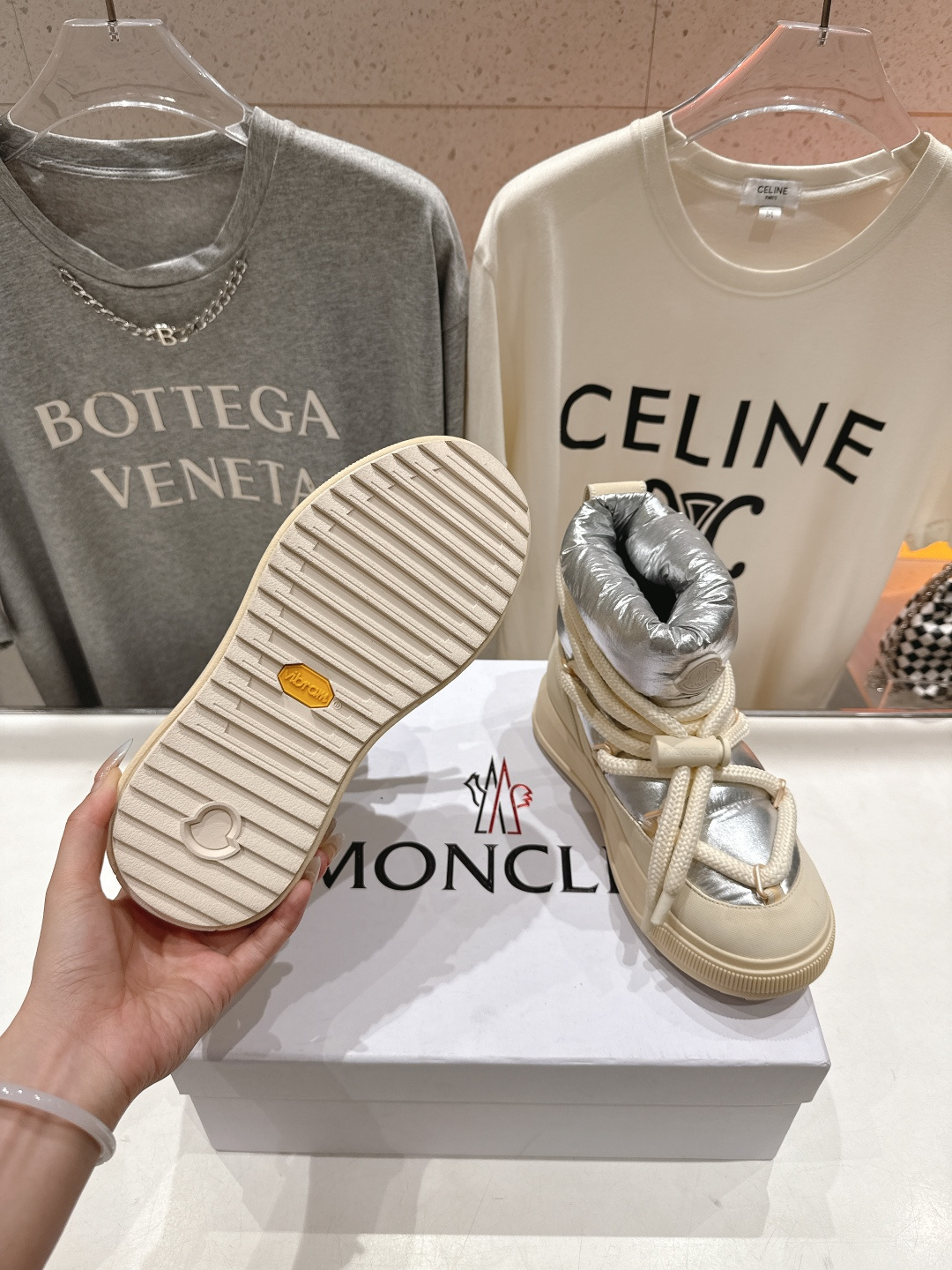 高版本出厂 Moncler/蒙口F029 2025ss秋冬最新款厚底保暖绑带短靴雪地靴奢华与功能的完美融