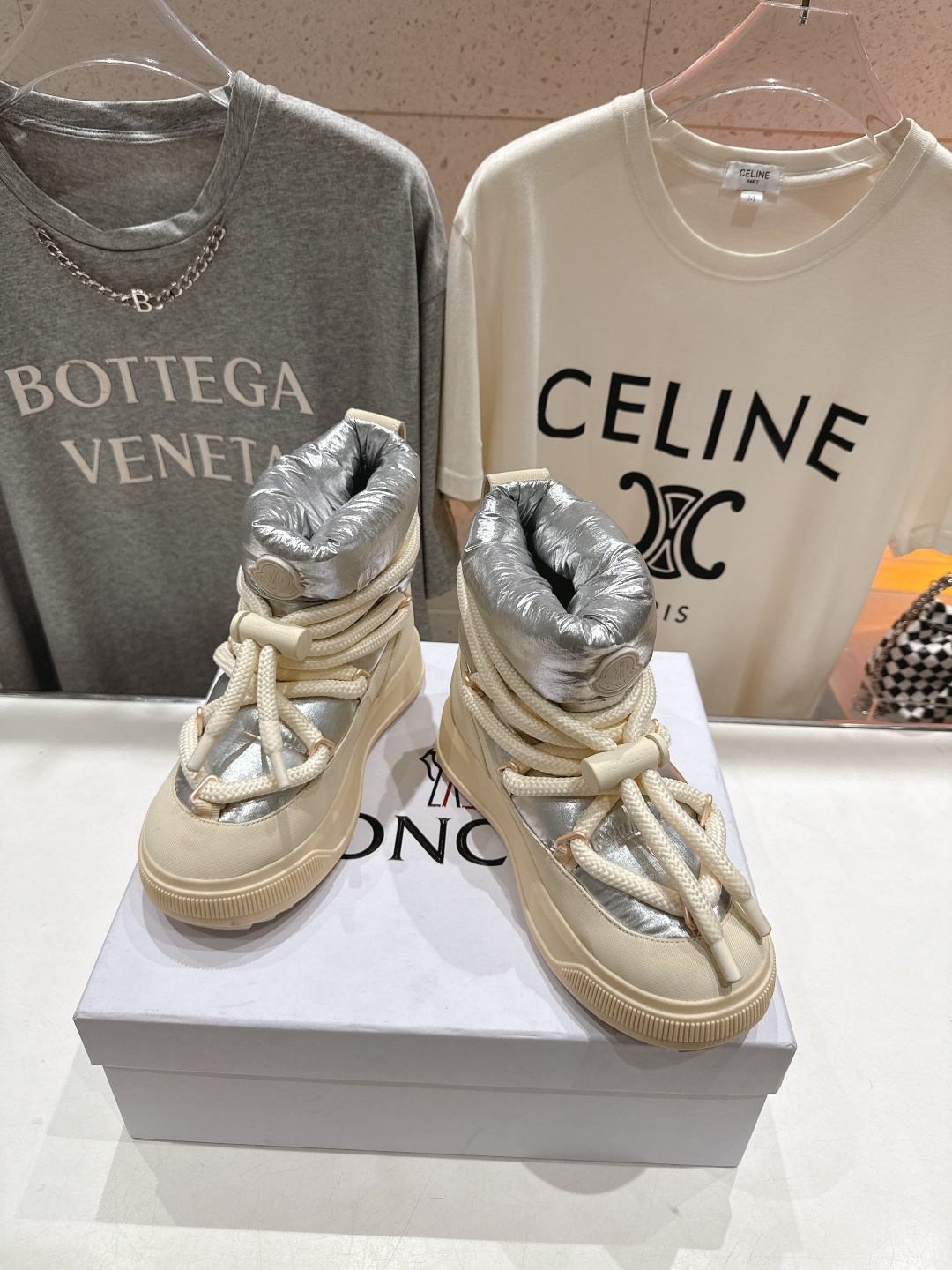 高版本出厂 Moncler/蒙口F029 2025ss秋冬最新款厚底保暖绑带短靴雪地靴奢华与功能的完美融