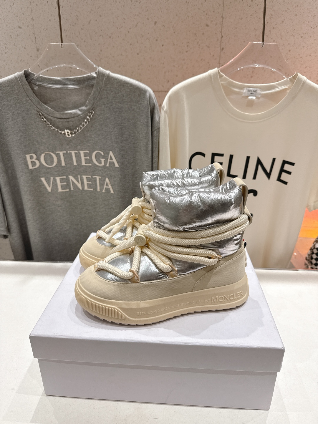 高版本出厂 Moncler/蒙口F029 2025ss秋冬最新款厚底保暖绑带短靴雪地靴奢华与功能的完美融