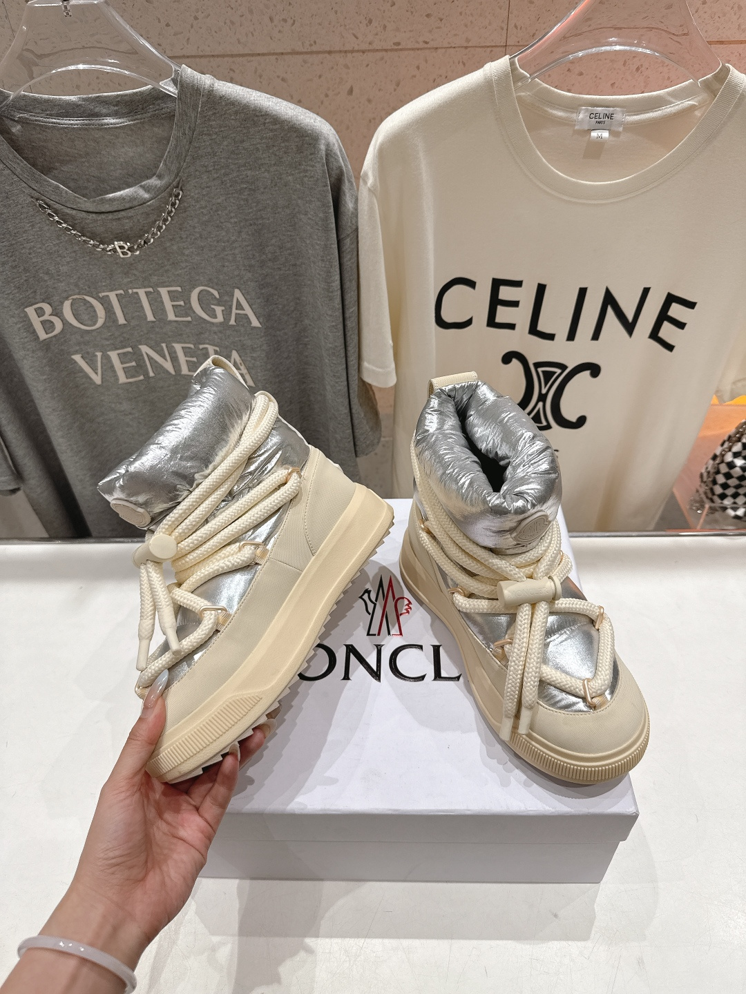 高版本出厂 Moncler/蒙口F029 2025ss秋冬最新款厚底保暖绑带短靴雪地靴奢华与功能的完美融