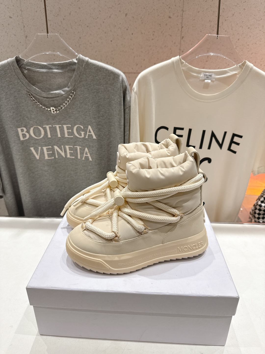 高版本出厂 Moncler/蒙口F029 2025ss秋冬最新款厚底保暖绑带短靴雪地靴奢华与功能的完美融