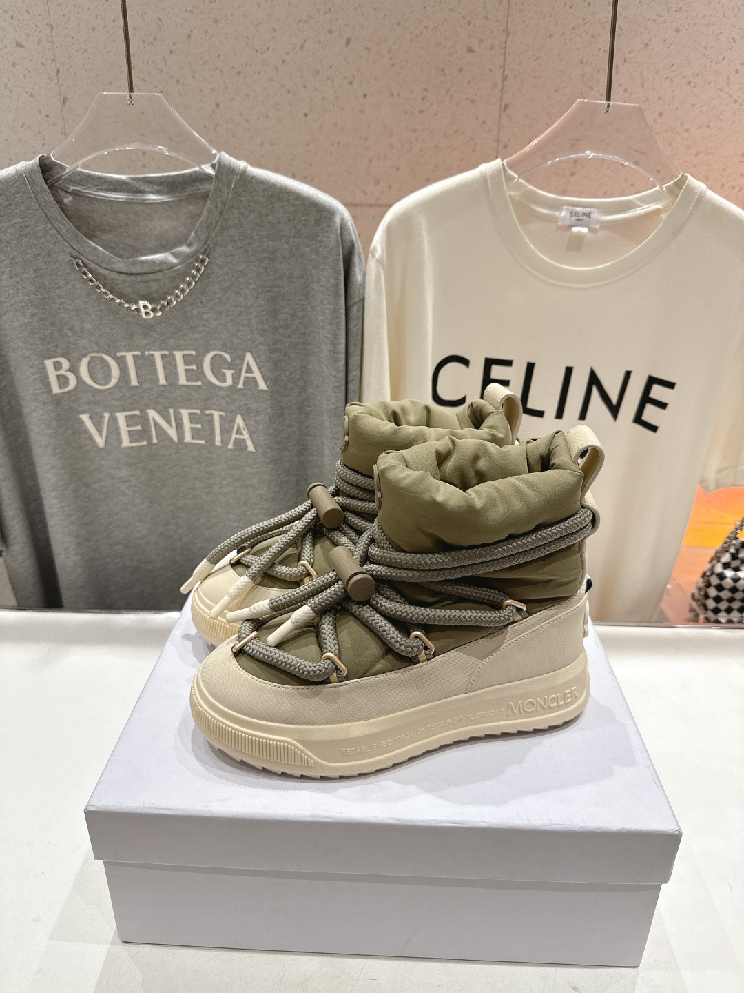 高版本出厂 Moncler/蒙口F029 2025ss秋冬最新款厚底保暖绑带短靴雪地靴奢华与功能的完美融