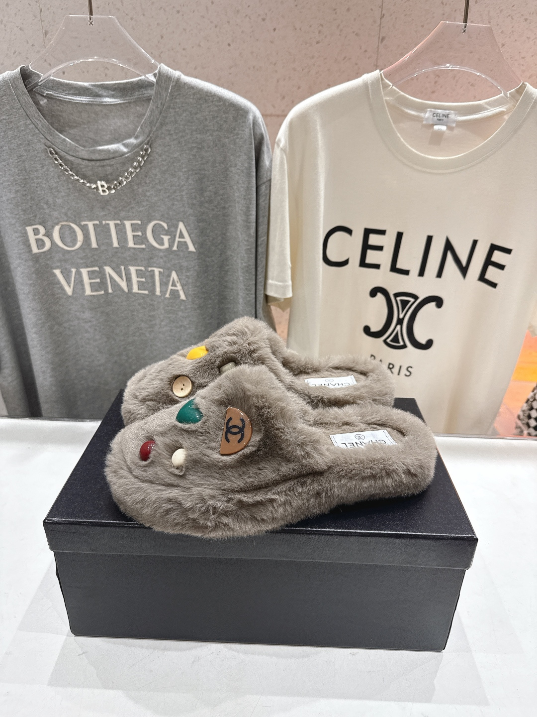 高版本出厂 官网同步.新品毛拖/顶级版本CHANEL*小香F036 2025ss独家爆款系列毛毛拖鞋！秋