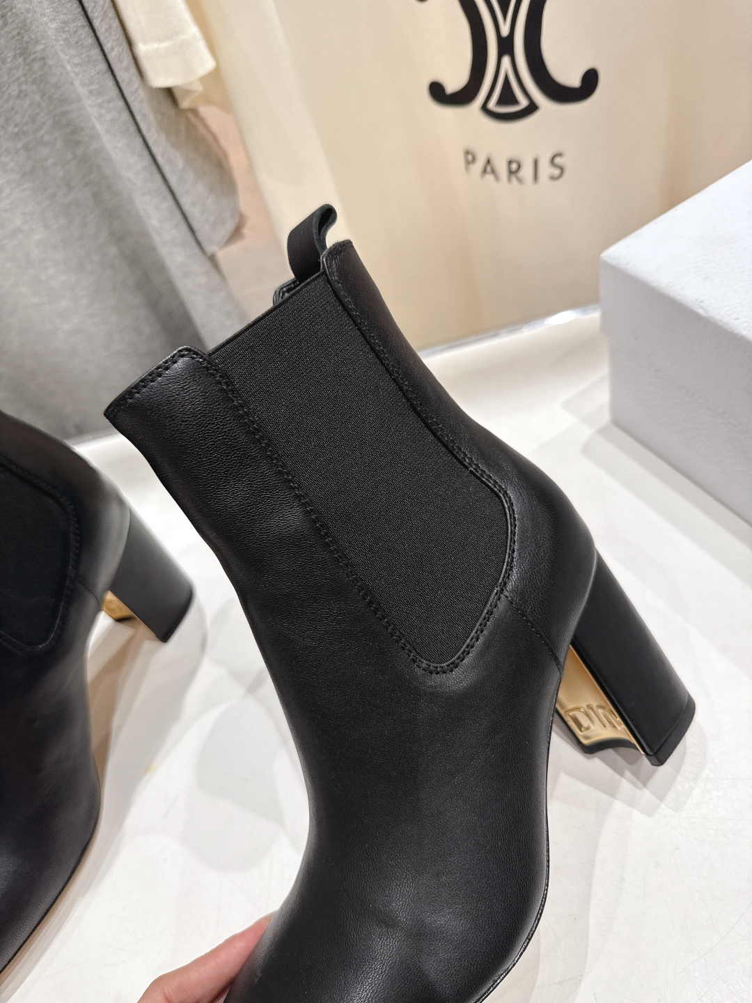 高版本出厂 Dior*迪奥D家F031 2025ss新款️高跟短靴强烈推荐款～气质十足的女王范.最优雅的