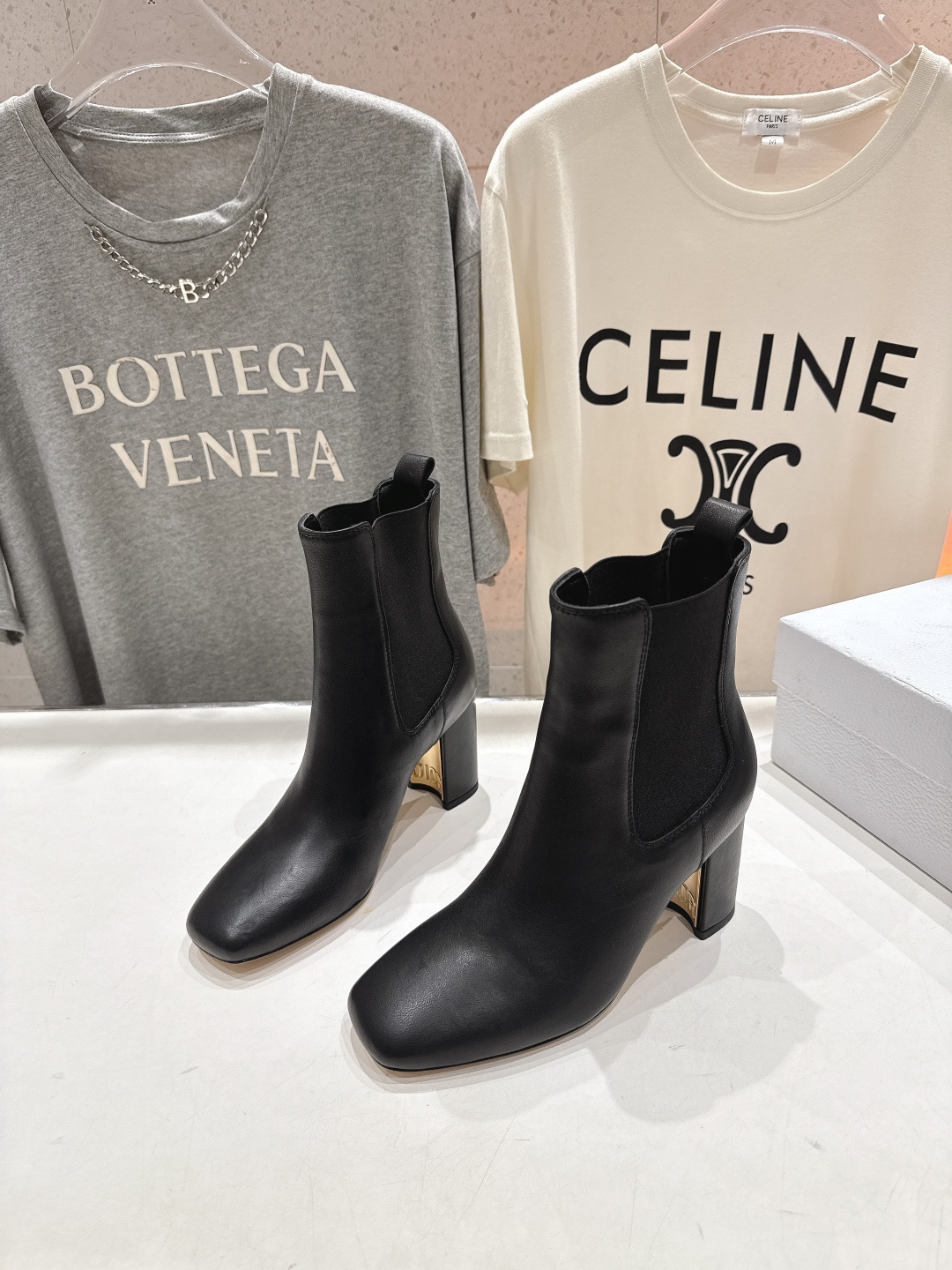 高版本出厂 Dior*迪奥D家F031 2025ss新款️高跟短靴强烈推荐款～气质十足的女王范.最优雅的