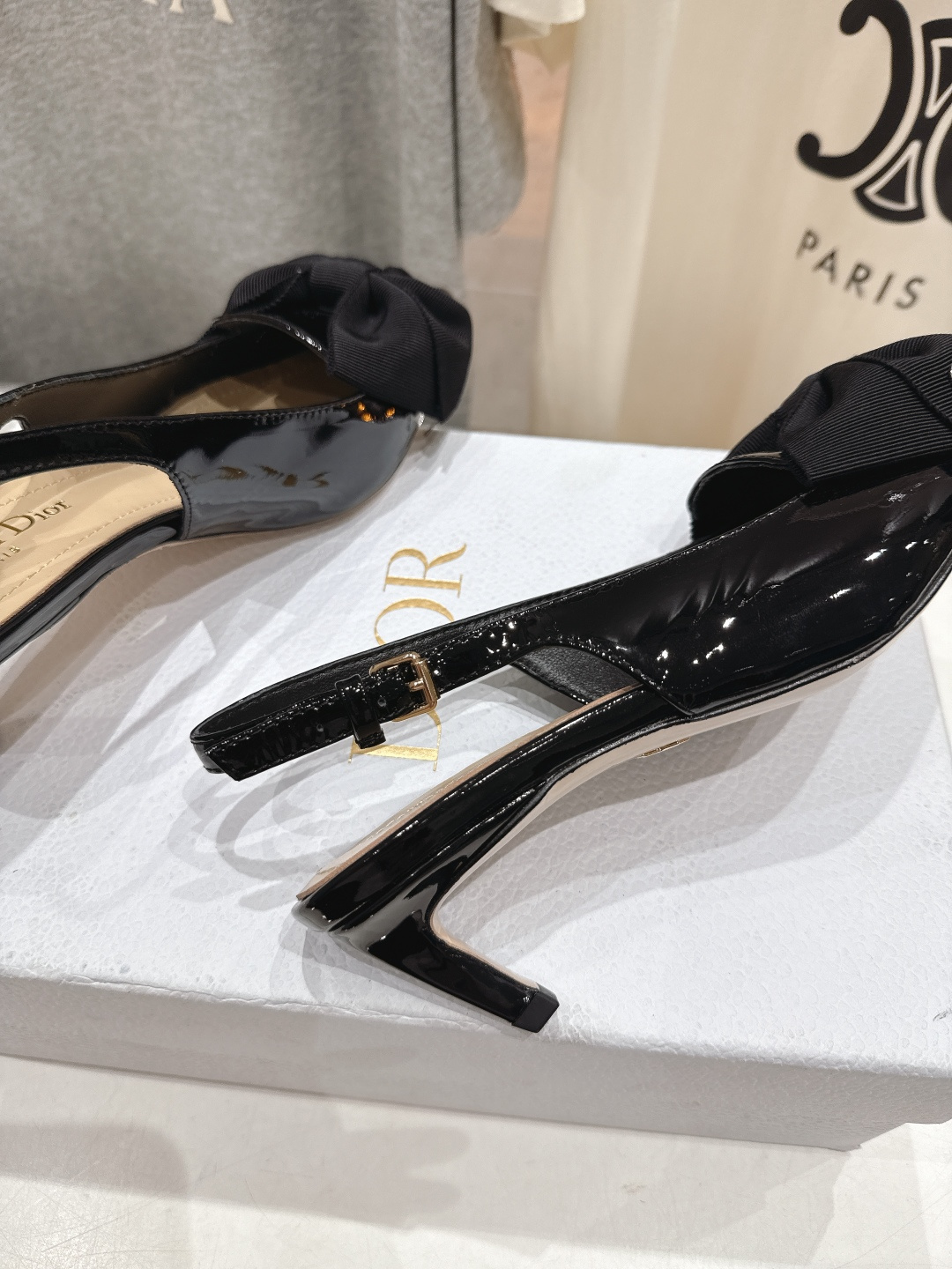 高版本出厂 DIOR*迪奥D家F031 2026ss早春时装周走秀新款蝴蝶结仙女风尖头高跟鞋凉鞋时装鞋！