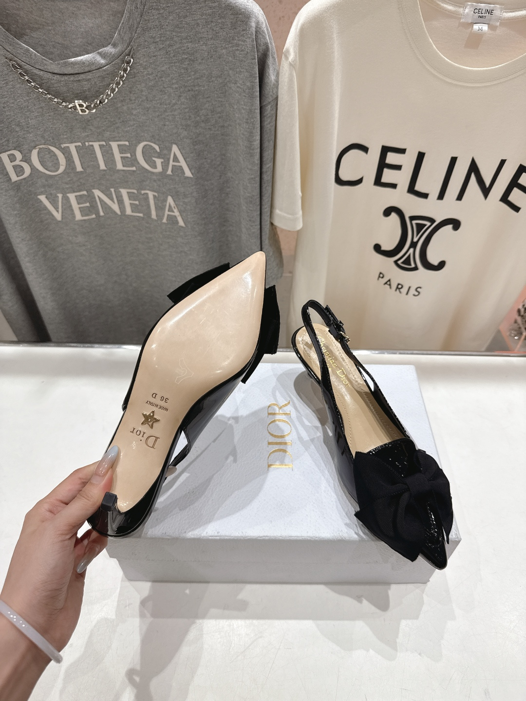 高版本出厂 DIOR*迪奥D家F031 2026ss早春时装周走秀新款蝴蝶结仙女风尖头高跟鞋凉鞋时装鞋！