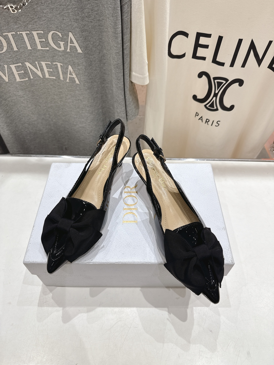 高版本出厂 DIOR*迪奥D家F031 2026ss早春时装周走秀新款蝴蝶结仙女风尖头高跟鞋凉鞋时装鞋！