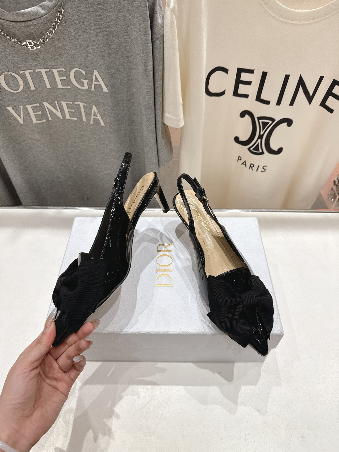 高版本出厂 DIOR*迪奥D家F031 2026ss早春时装周走秀新款蝴蝶结仙女风尖头高跟鞋凉鞋时装鞋！