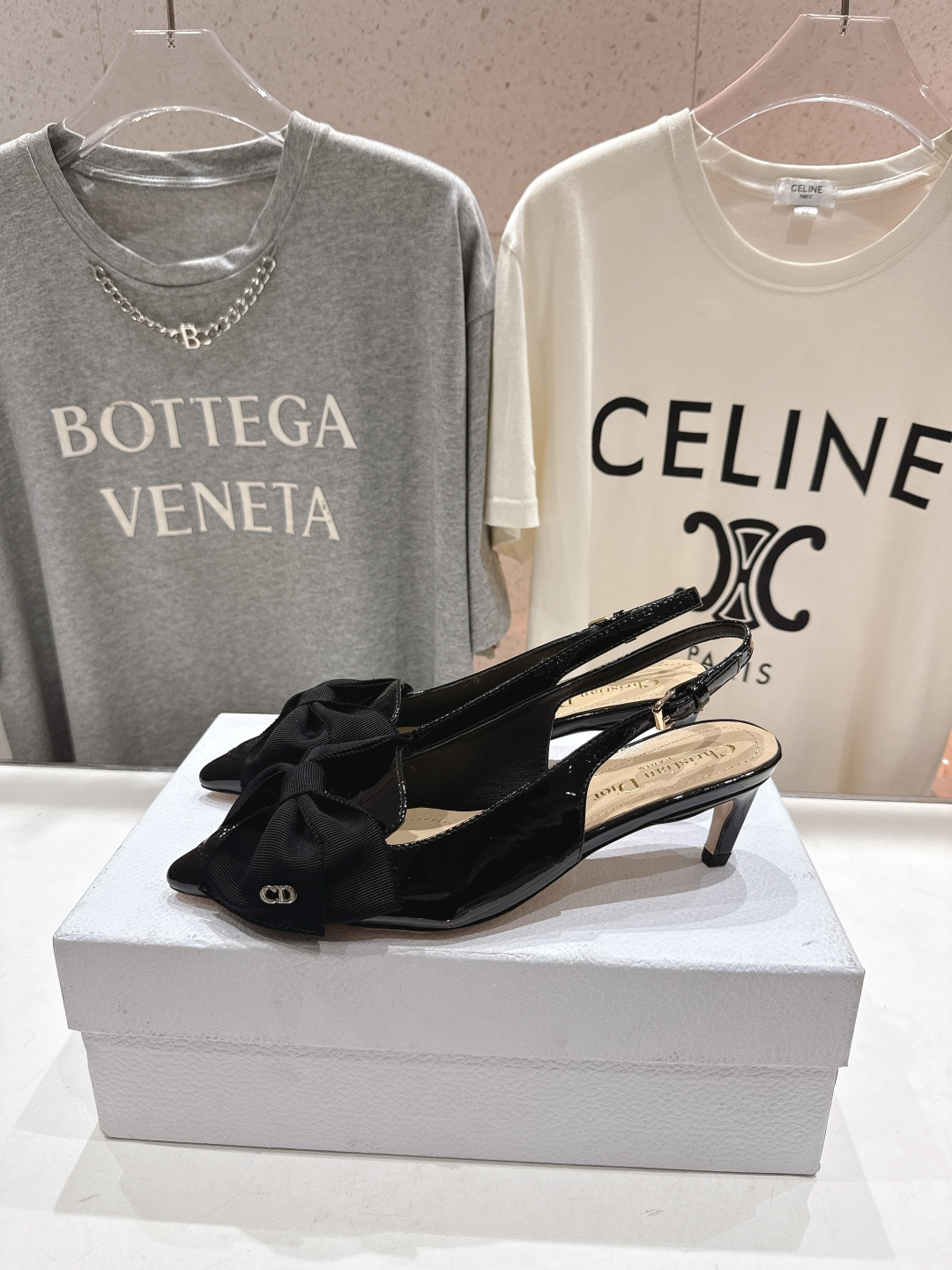 高版本出厂 DIOR*迪奥D家F031 2026ss早春时装周走秀新款蝴蝶结仙女风尖头高跟鞋凉鞋时装鞋！