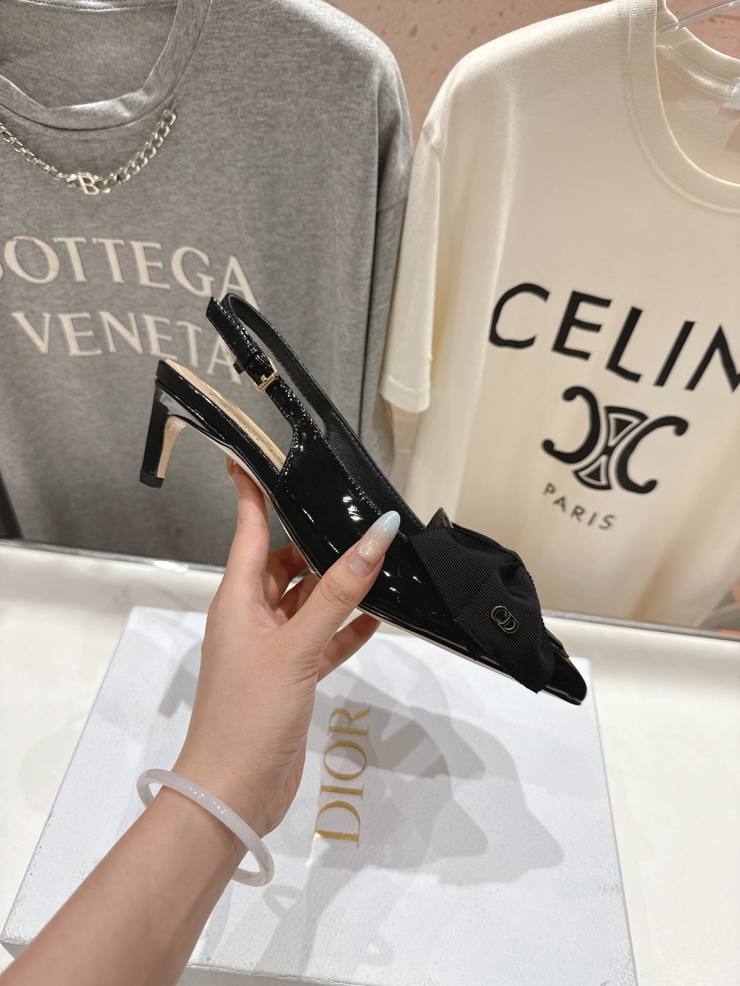 高版本出厂 DIOR*迪奥D家F031 2026ss早春时装周走秀新款蝴蝶结仙女风尖头高跟鞋凉鞋时装鞋！