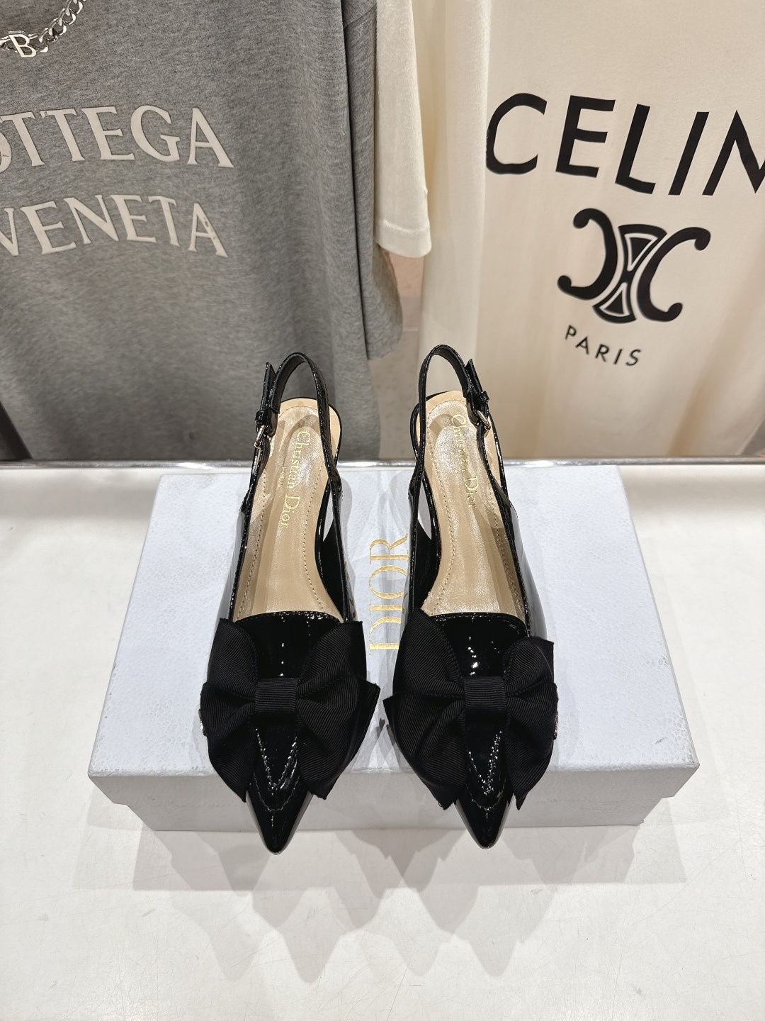 高版本出厂 DIOR*迪奥D家F031 2026ss早春时装周走秀新款蝴蝶结仙女风尖头高跟鞋凉鞋时装鞋！