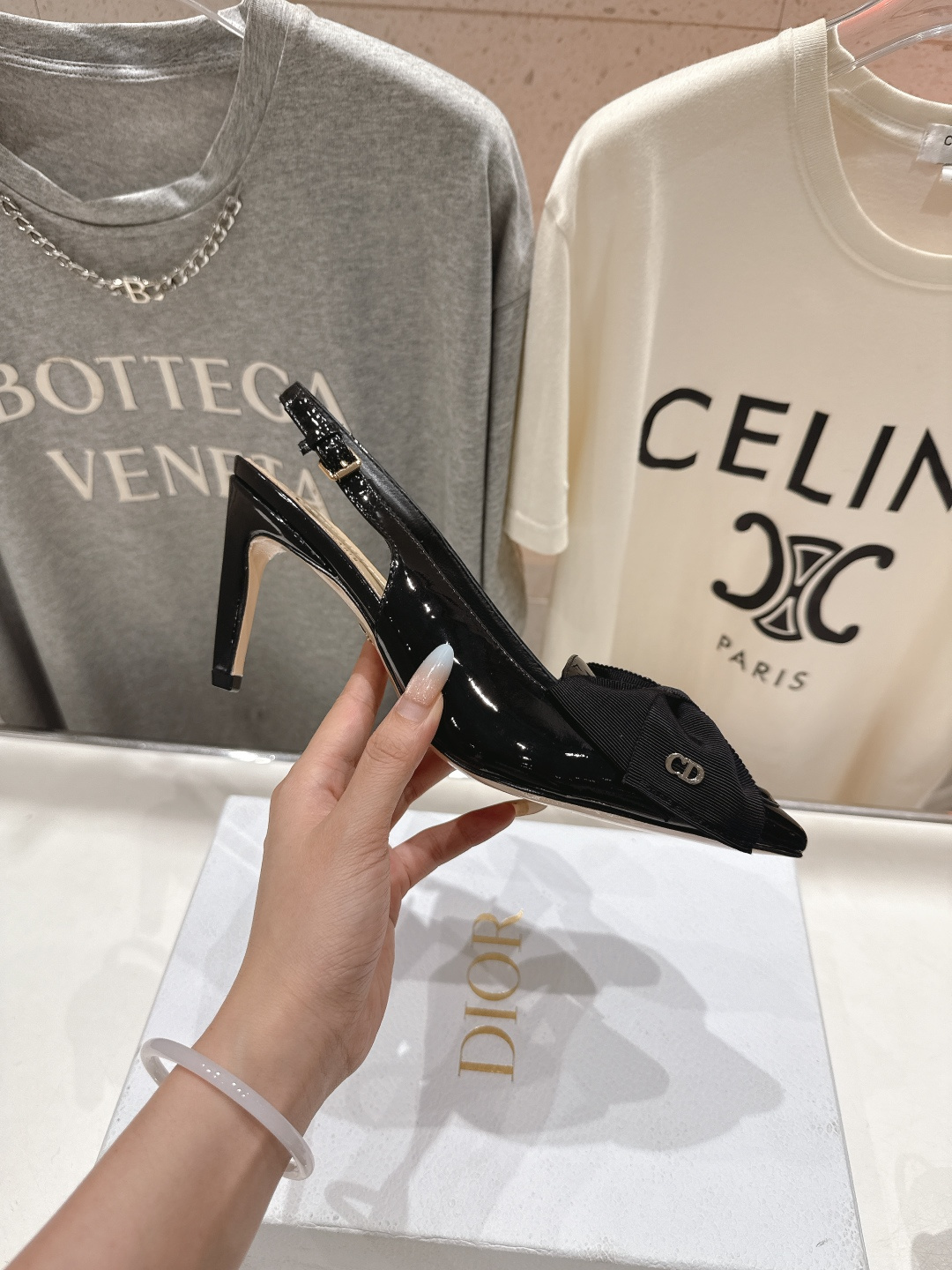 高版本出厂 DIOR*迪奥D家F031 2026ss早春时装周走秀新款蝴蝶结仙女风尖头高跟鞋凉鞋时装鞋！