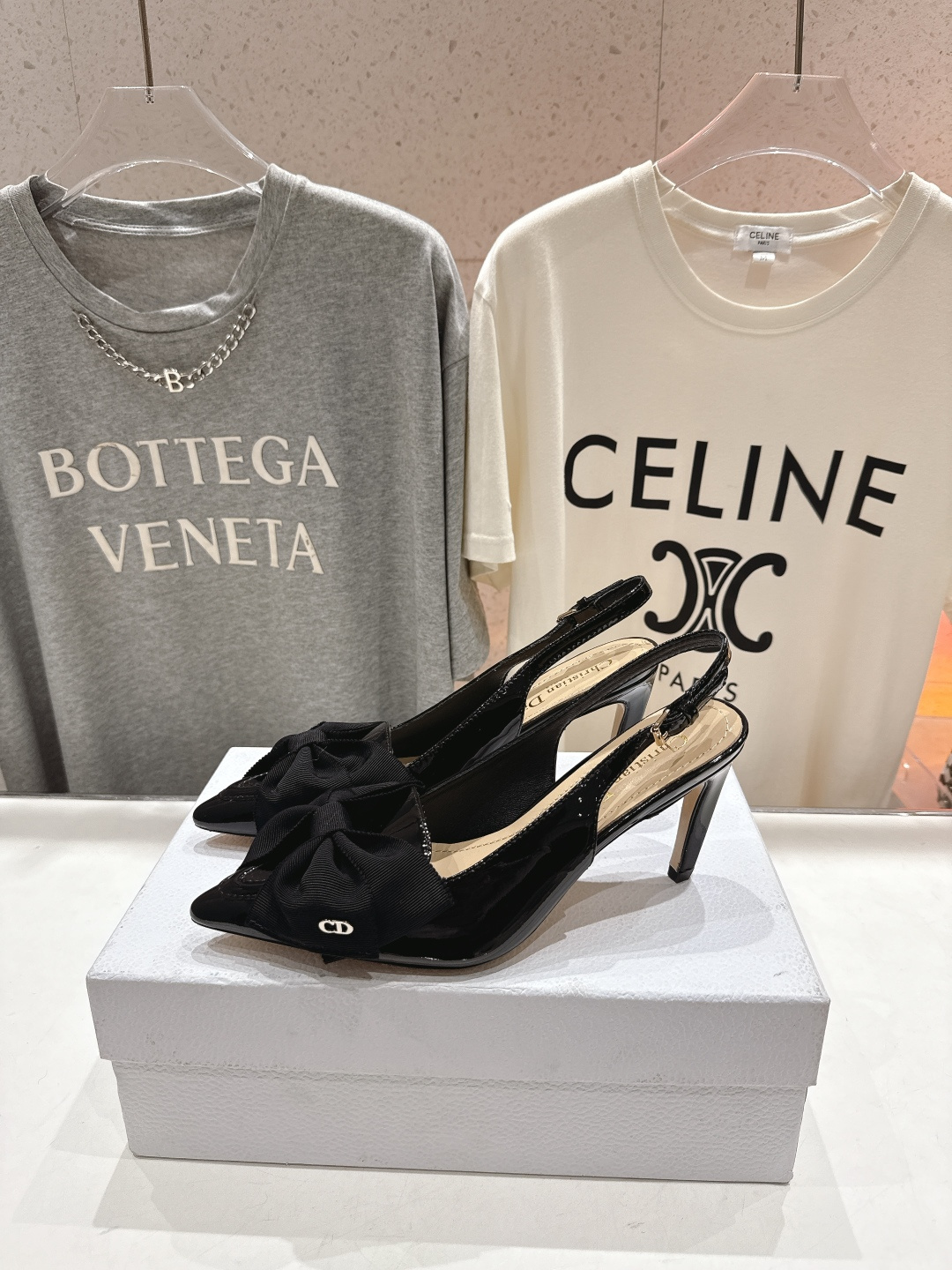 高版本出厂 DIOR*迪奥D家F031 2026ss早春时装周走秀新款蝴蝶结仙女风尖头高跟鞋凉鞋时装鞋！