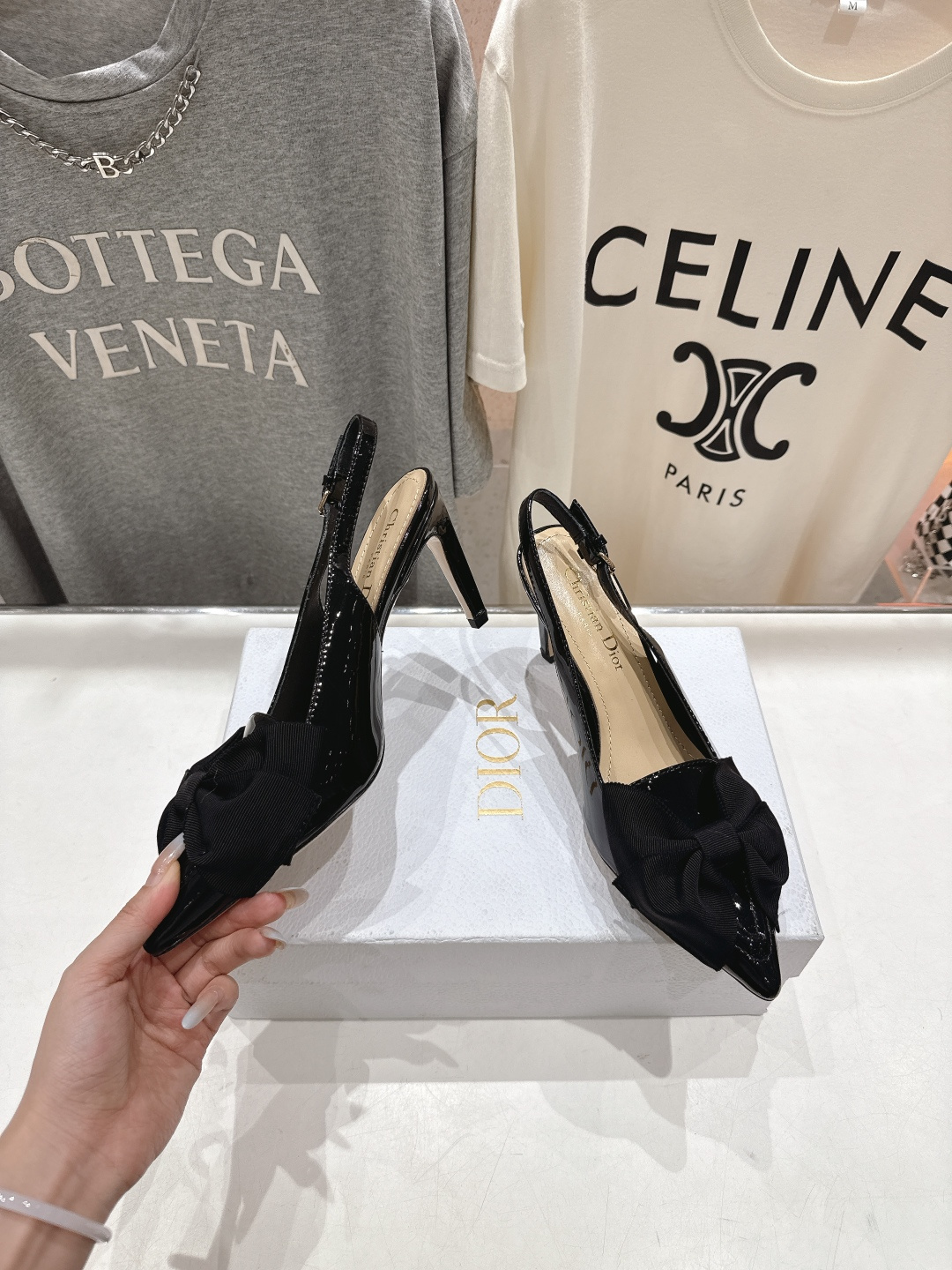 高版本出厂 DIOR*迪奥D家F031 2026ss早春时装周走秀新款蝴蝶结仙女风尖头高跟鞋凉鞋时装鞋！