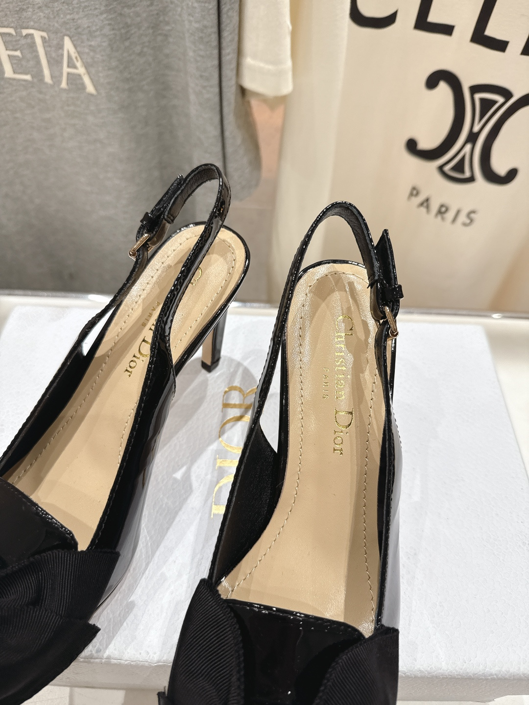 高版本出厂 DIOR*迪奥D家F031 2026ss早春时装周走秀新款蝴蝶结仙女风尖头高跟鞋凉鞋时装鞋！