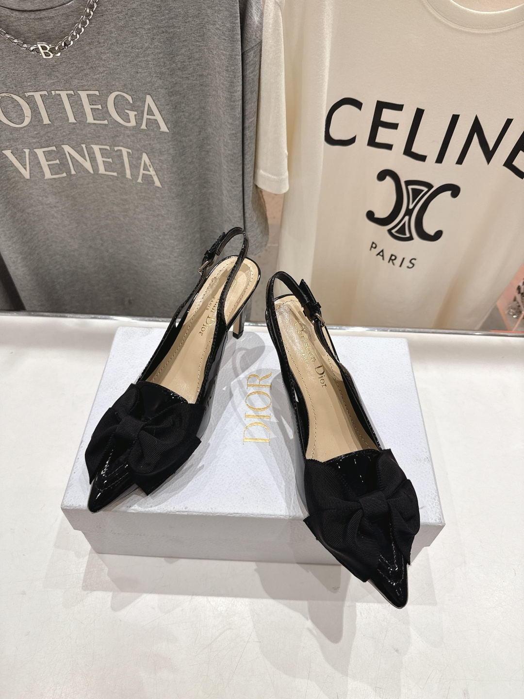 高版本出厂 DIOR*迪奥D家F031 2026ss早春时装周走秀新款蝴蝶结仙女风尖头高跟鞋凉鞋时装鞋！