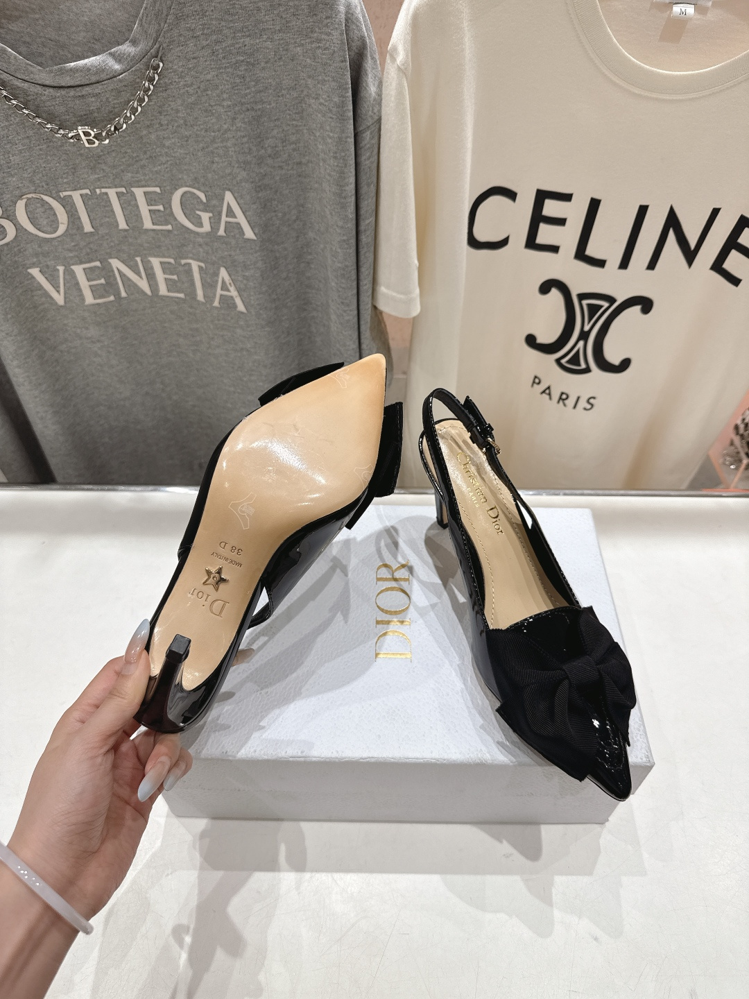 高版本出厂 DIOR*迪奥D家F031 2026ss早春时装周走秀新款蝴蝶结仙女风尖头高跟鞋凉鞋时装鞋！