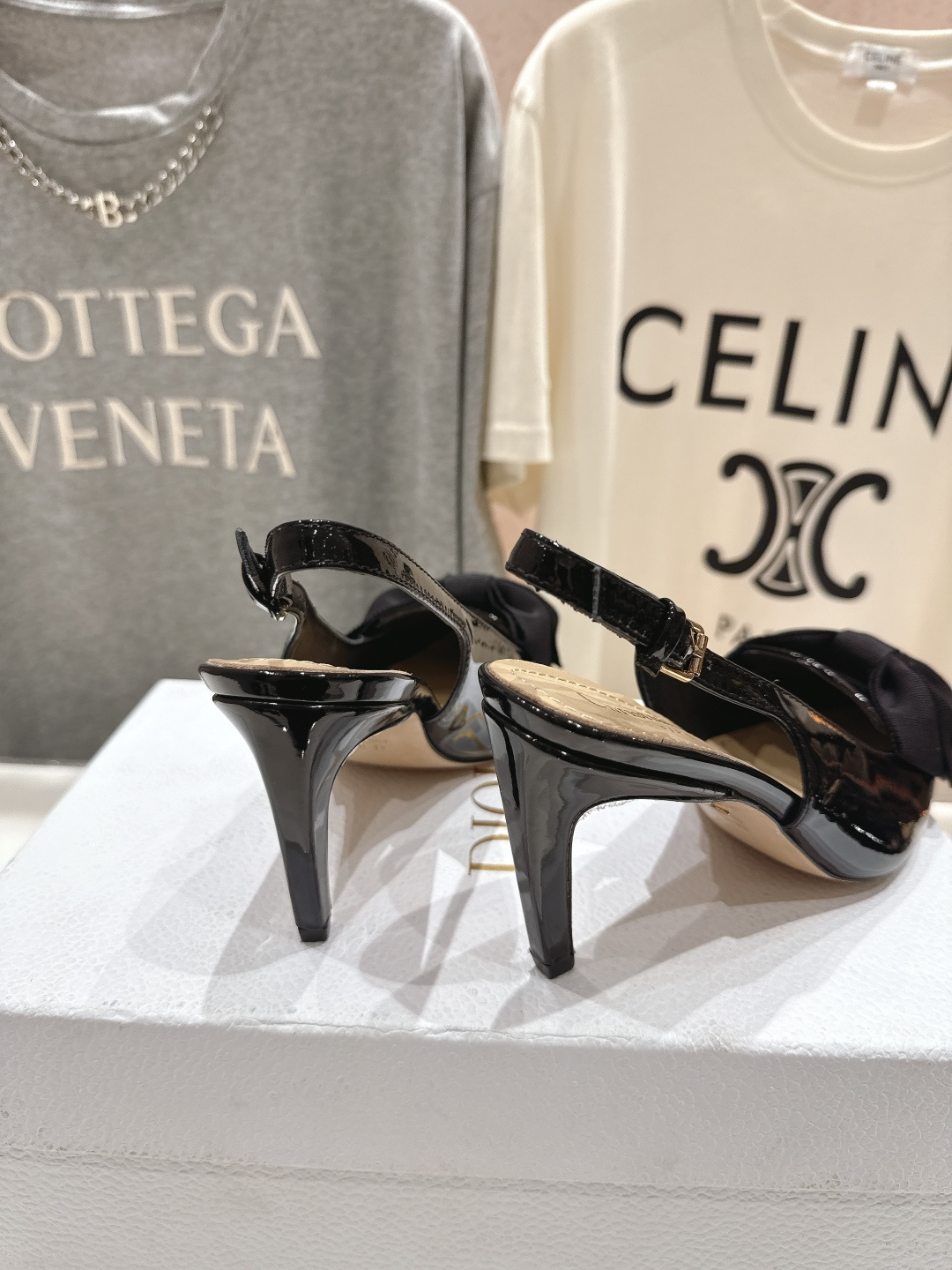 高版本出厂 DIOR*迪奥D家F031 2026ss早春时装周走秀新款蝴蝶结仙女风尖头高跟鞋凉鞋时装鞋！