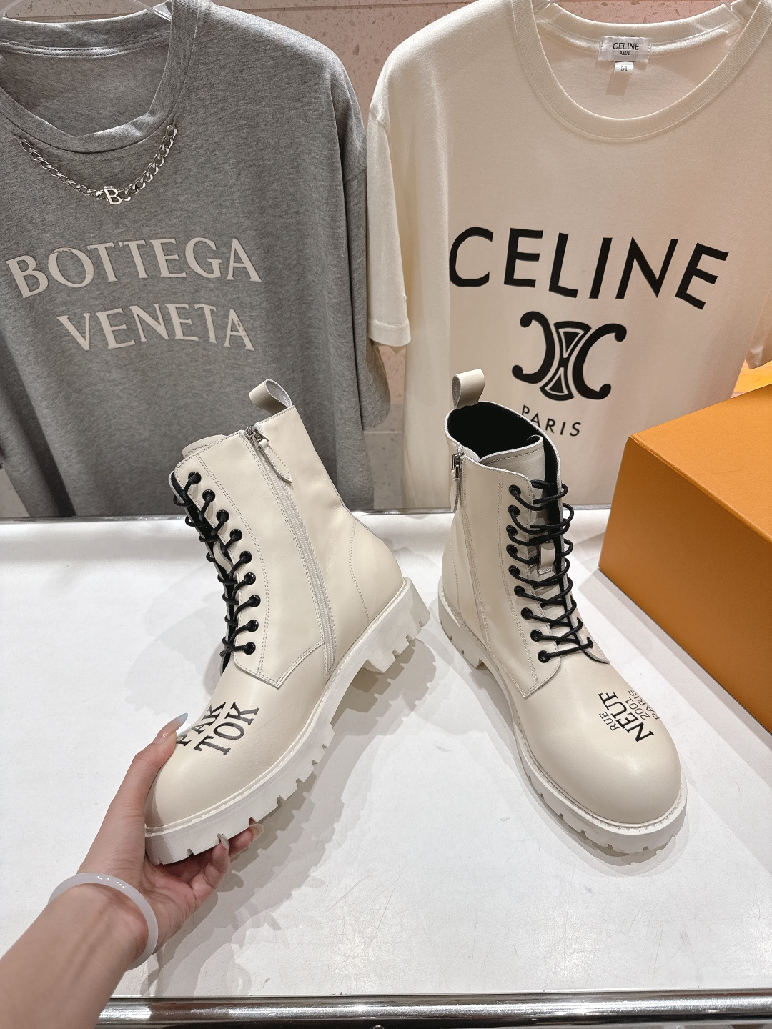 高版本出厂 情侣款 LOUIS VUITTON 25ss LV驴牌新款系带情侣英伦风帅气马丁靴短靴楦型百