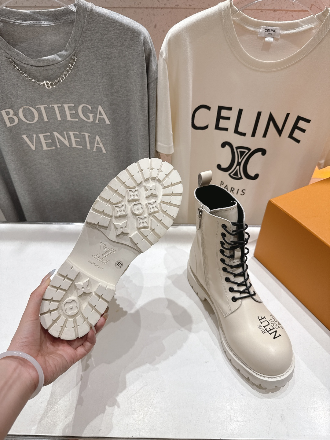 高版本出厂 情侣款 LOUIS VUITTON 25ss LV驴牌新款系带情侣英伦风帅气马丁靴短靴楦型百