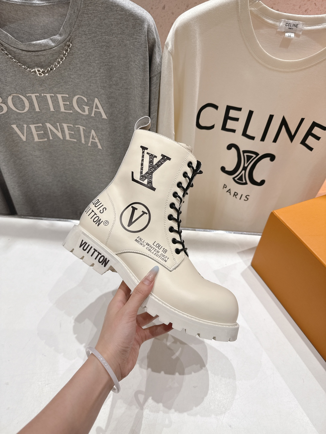 高版本出厂 情侣款 LOUIS VUITTON 25ss LV驴牌新款系带情侣英伦风帅气马丁靴短靴楦型百