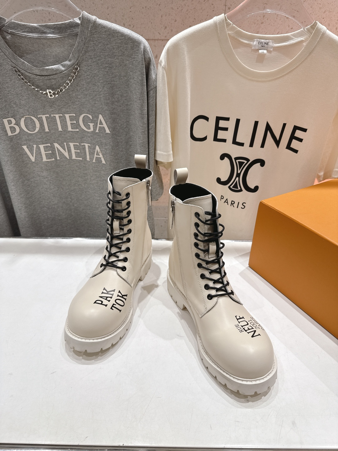 高版本出厂 情侣款 LOUIS VUITTON 25ss LV驴牌新款系带情侣英伦风帅气马丁靴短靴楦型百