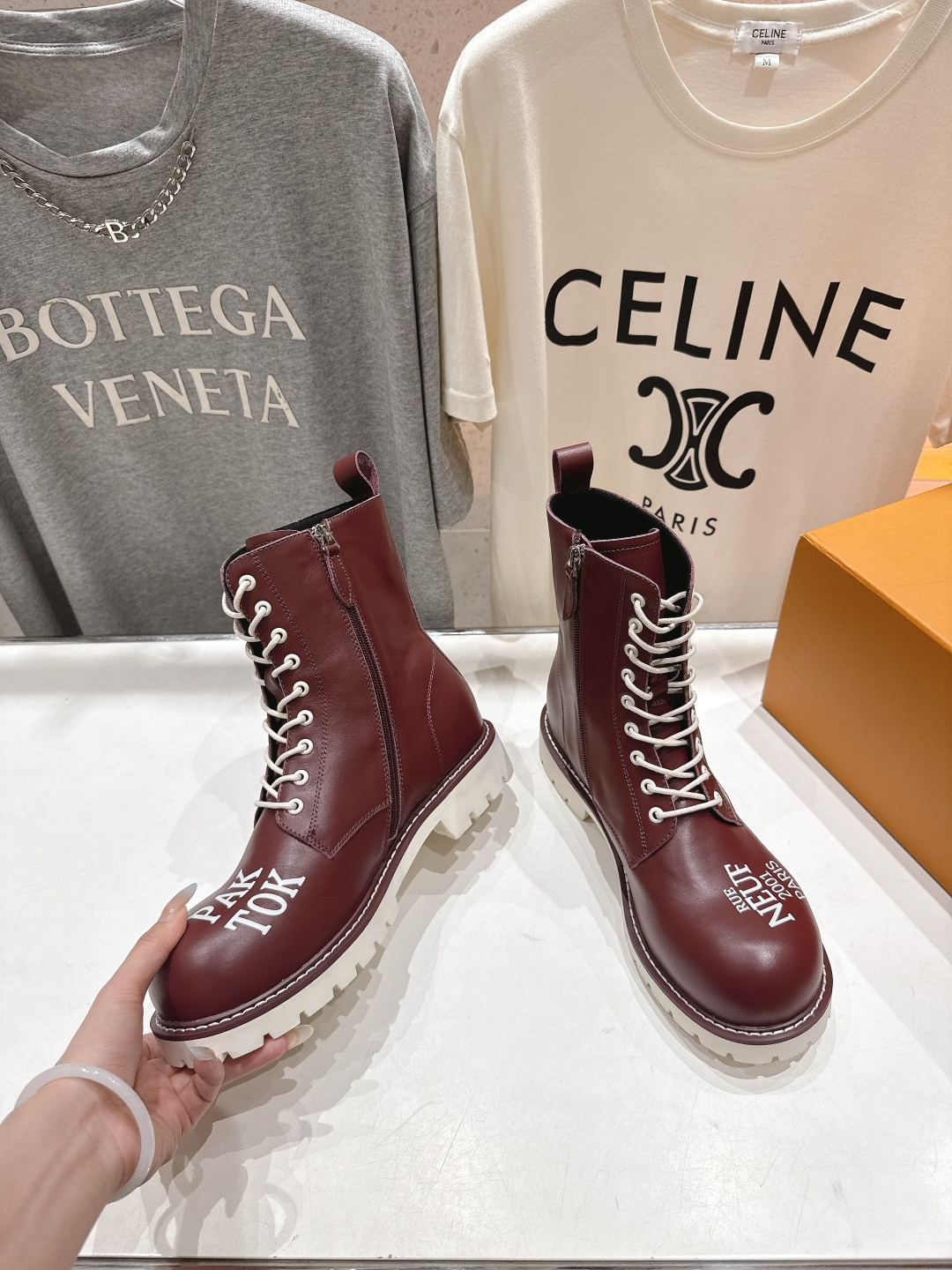 高版本出厂 情侣款 LOUIS VUITTON 25ss LV驴牌新款系带情侣英伦风帅气马丁靴短靴楦型百