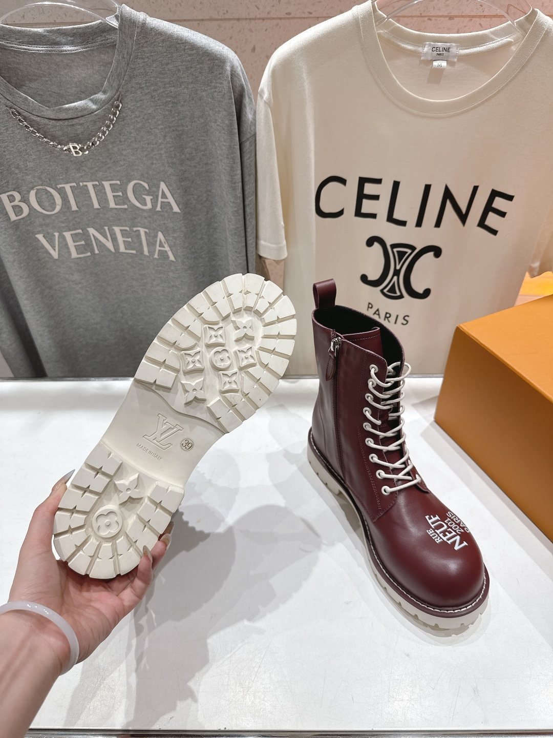 高版本出厂 情侣款 LOUIS VUITTON 25ss LV驴牌新款系带情侣英伦风帅气马丁靴短靴楦型百