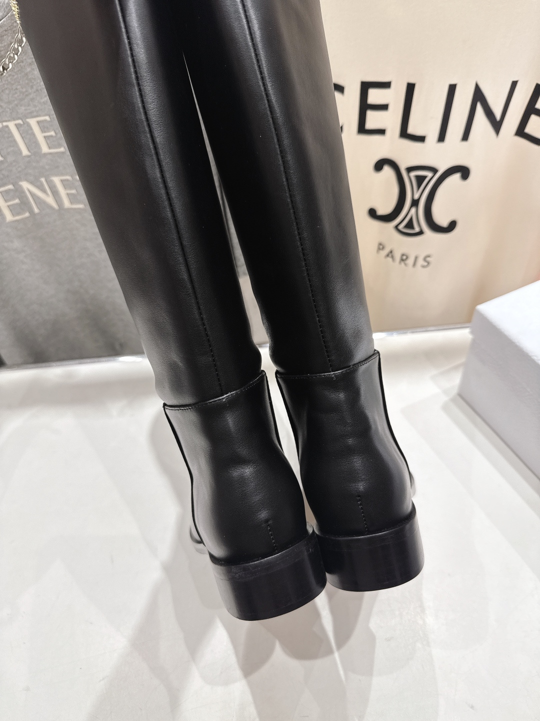 高版本出厂 Dior*迪奥D家F031 2025ss秋冬新款️平底长靴，强烈推荐款～气质十足的女王范.最