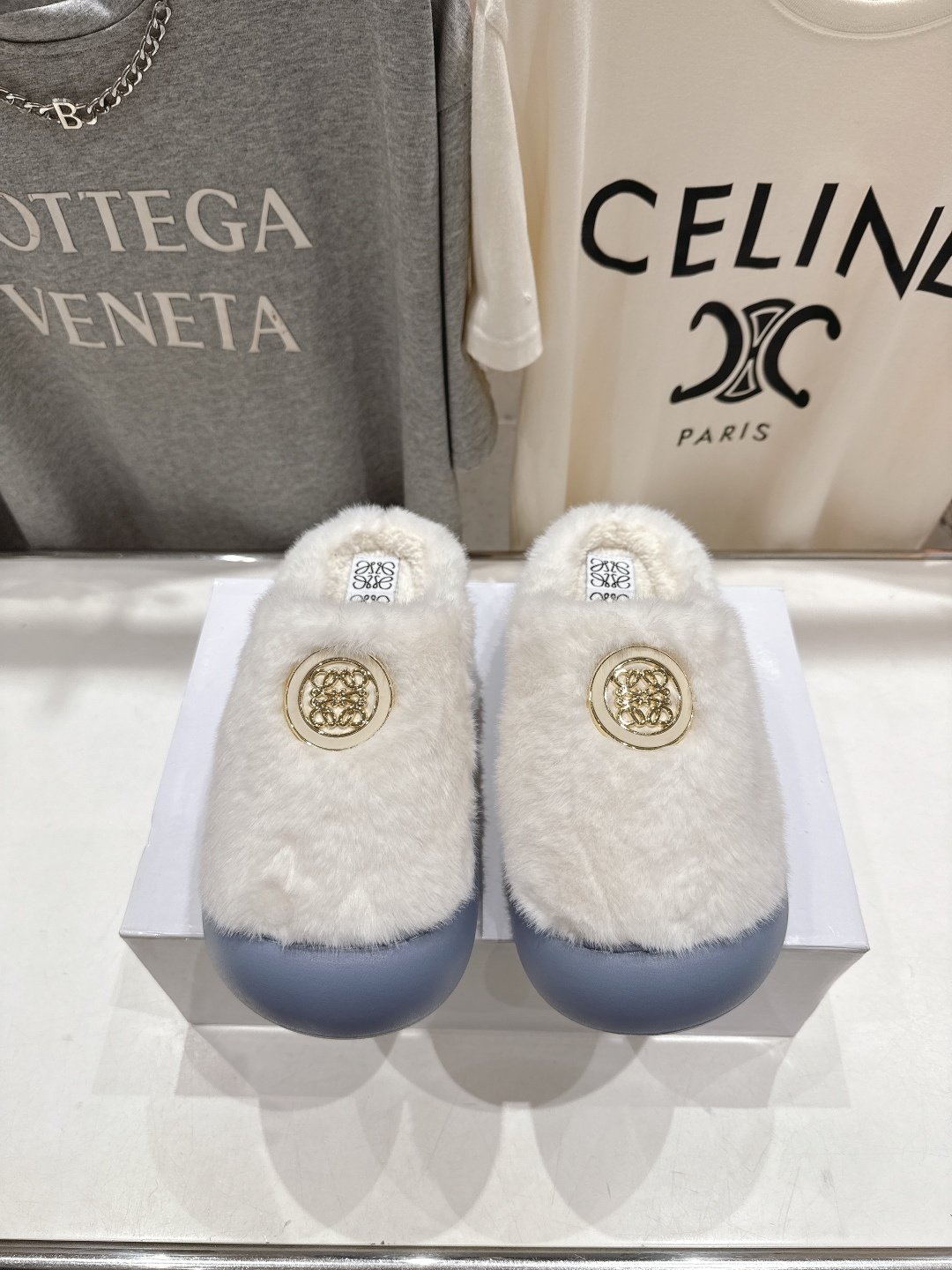 高版本出厂 LOEWE/罗意威F036 2025ss秋冬新款一脚蹬勃肯半包毛毛拖鞋 舒适度极高，非常具有