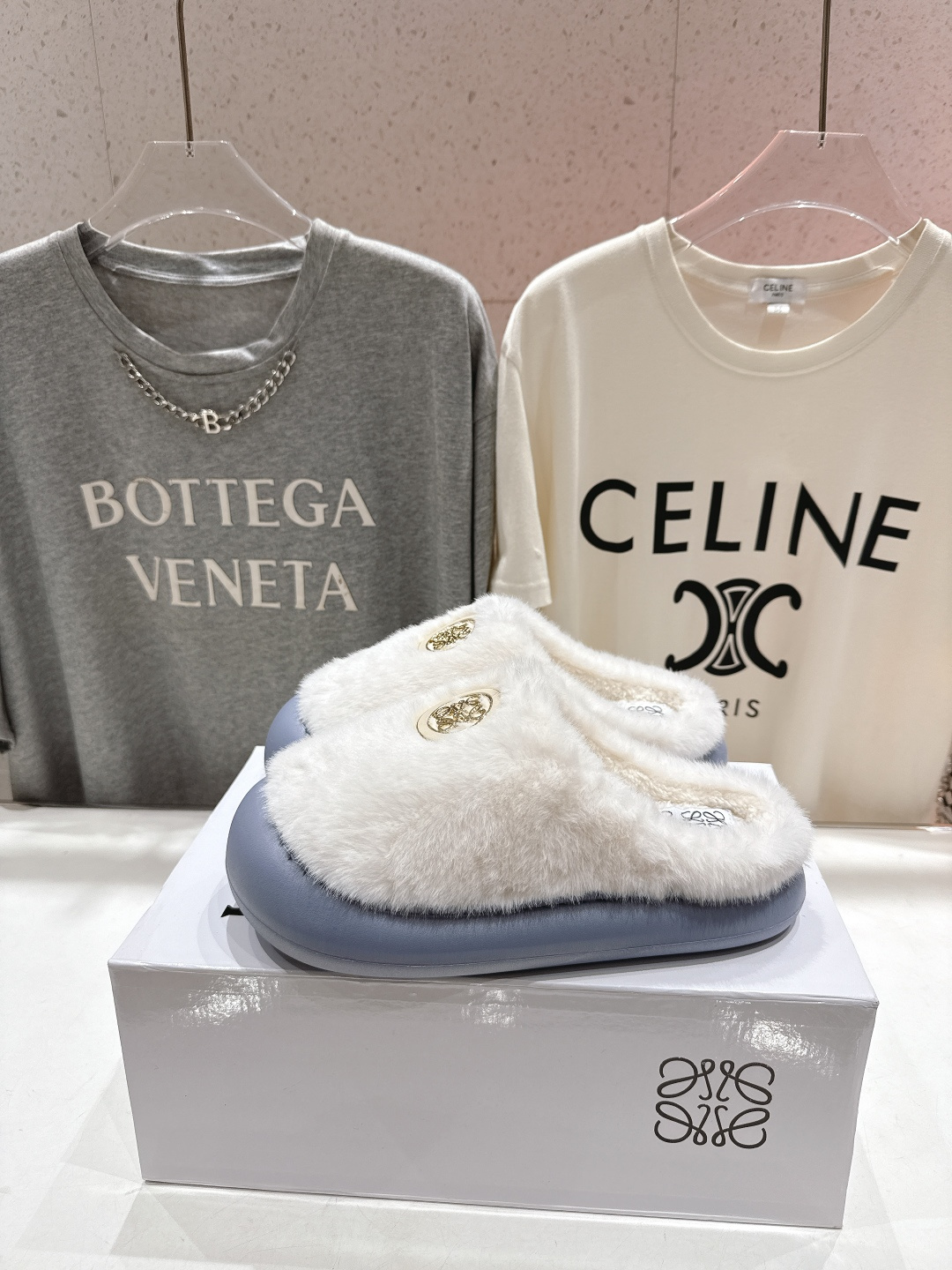 高版本出厂 LOEWE/罗意威F036 2025ss秋冬新款一脚蹬勃肯半包毛毛拖鞋 舒适度极高，非常具有