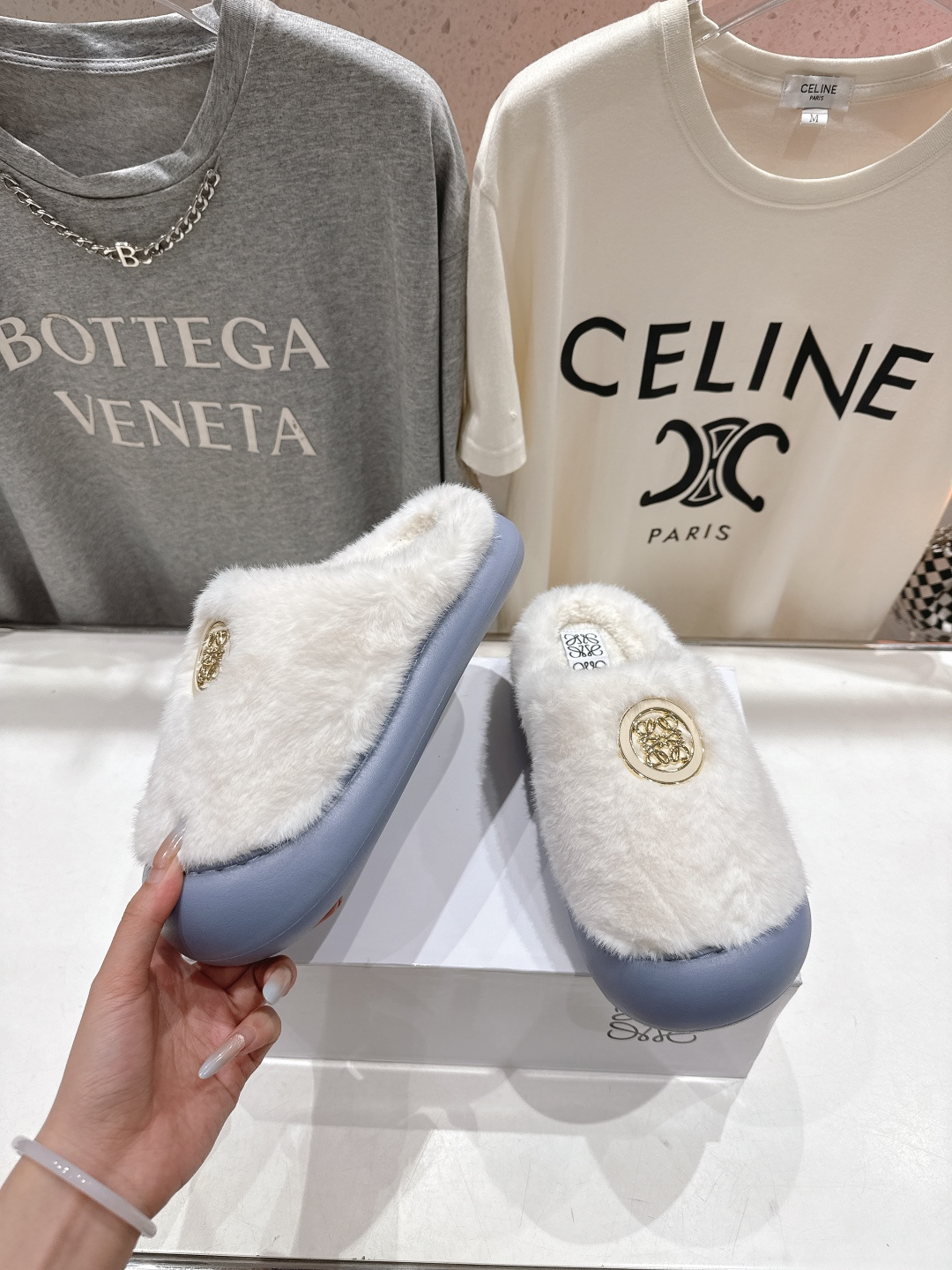 高版本出厂 LOEWE/罗意威F036 2025ss秋冬新款一脚蹬勃肯半包毛毛拖鞋 舒适度极高，非常具有