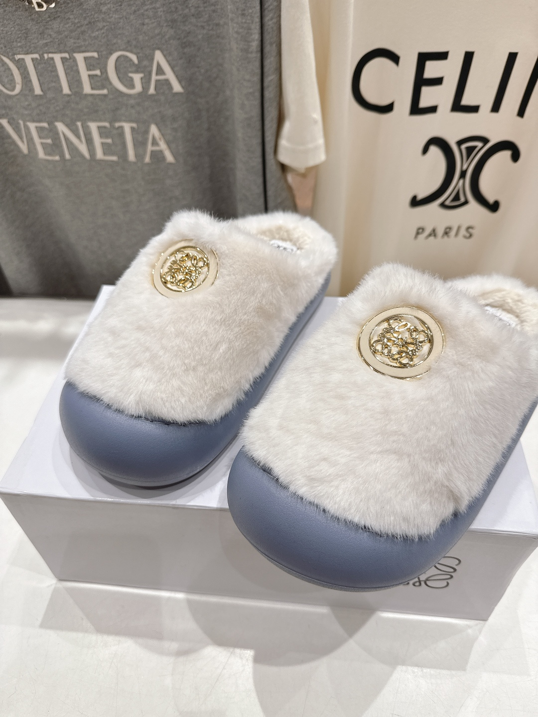 高版本出厂 LOEWE/罗意威F036 2025ss秋冬新款一脚蹬勃肯半包毛毛拖鞋 舒适度极高，非常具有