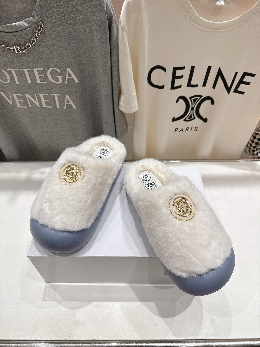 高版本出厂 LOEWE/罗意威F036 2025ss秋冬新款一脚蹬勃肯半包毛毛拖鞋 舒适度极高，非常具有