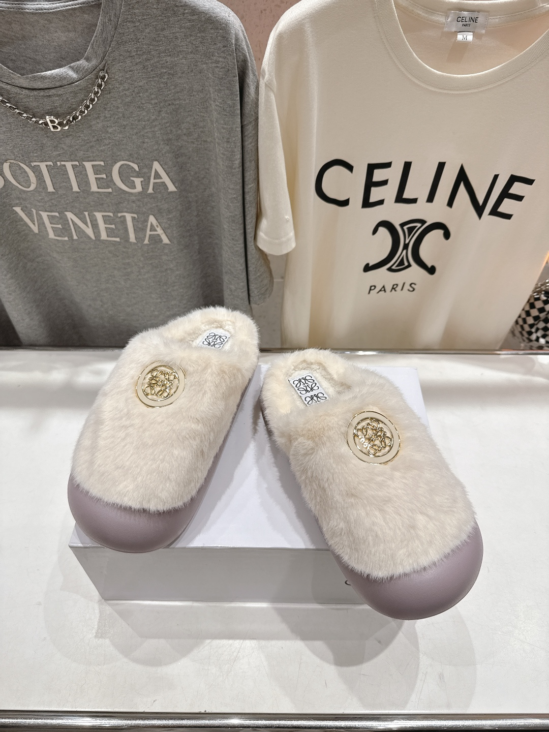 高版本出厂 LOEWE/罗意威F036 2025ss秋冬新款一脚蹬勃肯半包毛毛拖鞋 舒适度极高，非常具有