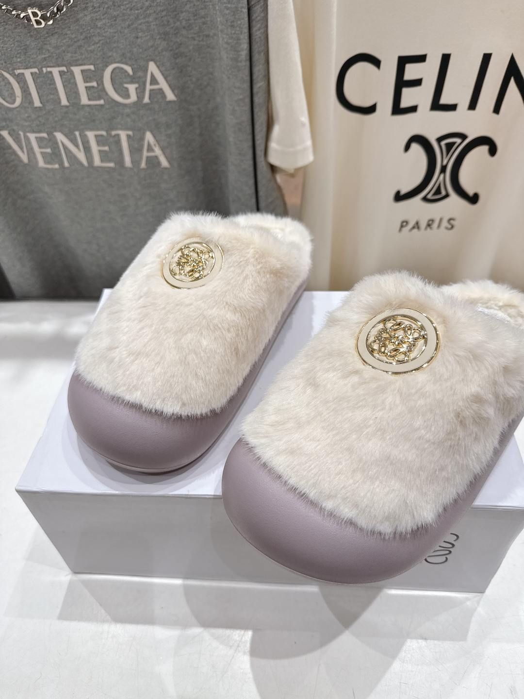 高版本出厂 LOEWE/罗意威F036 2025ss秋冬新款一脚蹬勃肯半包毛毛拖鞋 舒适度极高，非常具有