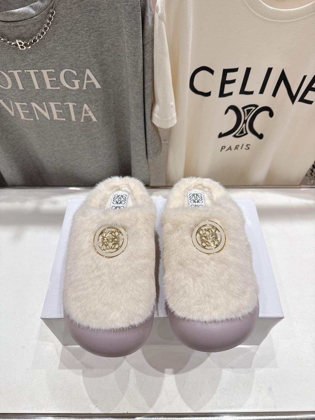 高版本出厂 LOEWE/罗意威F036 2025ss秋冬新款一脚蹬勃肯半包毛毛拖鞋 舒适度极高，非常具有