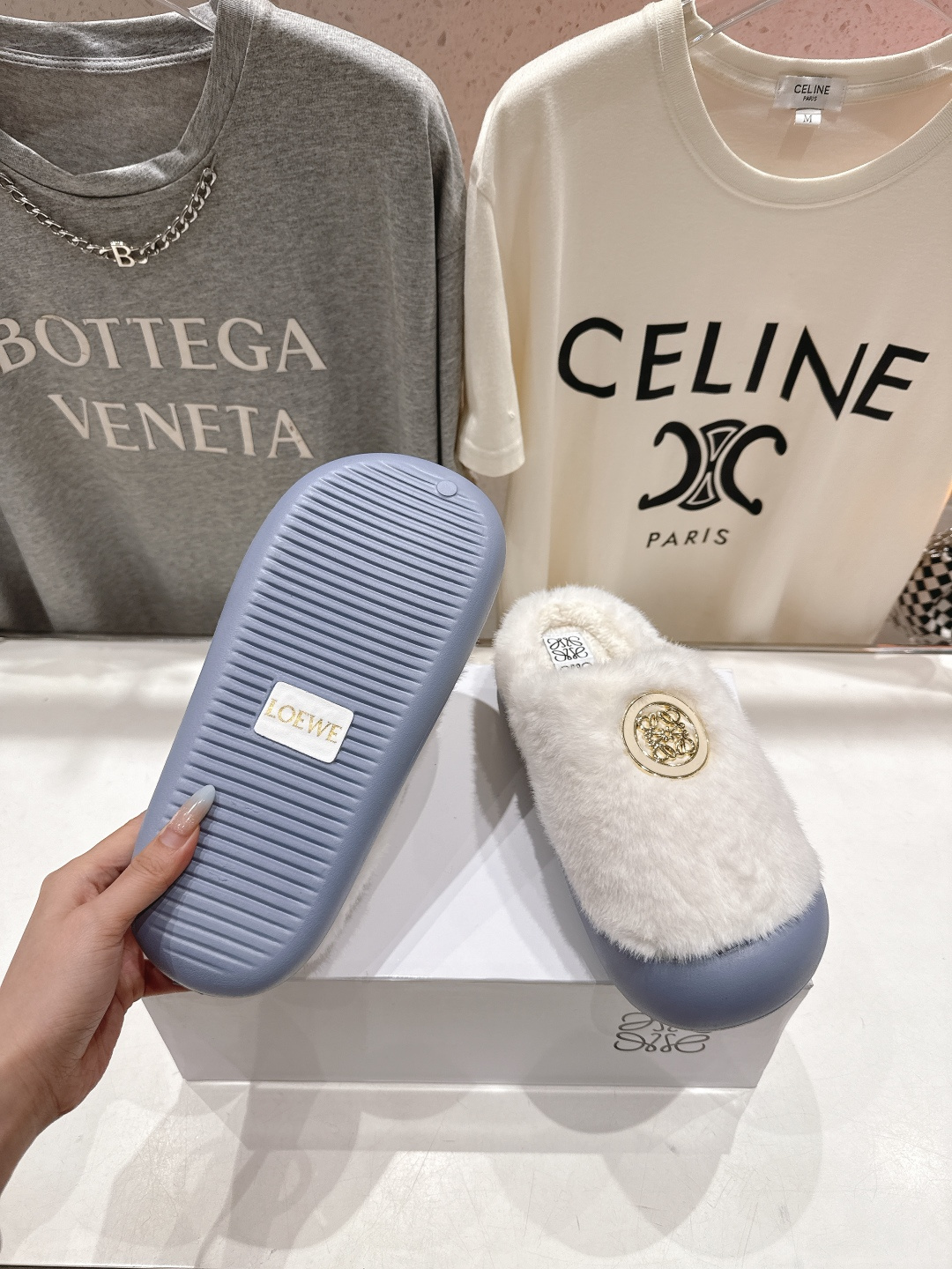 高版本出厂 LOEWE/罗意威F036 2025ss秋冬新款一脚蹬勃肯半包毛毛拖鞋 舒适度极高，非常具有