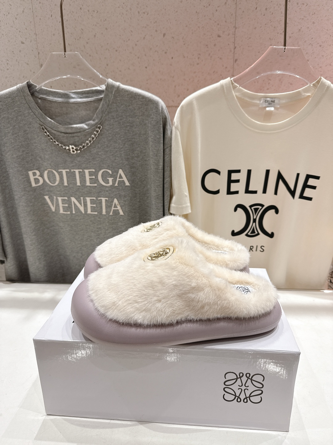 高版本出厂 LOEWE/罗意威F036 2025ss秋冬新款一脚蹬勃肯半包毛毛拖鞋 舒适度极高，非常具有