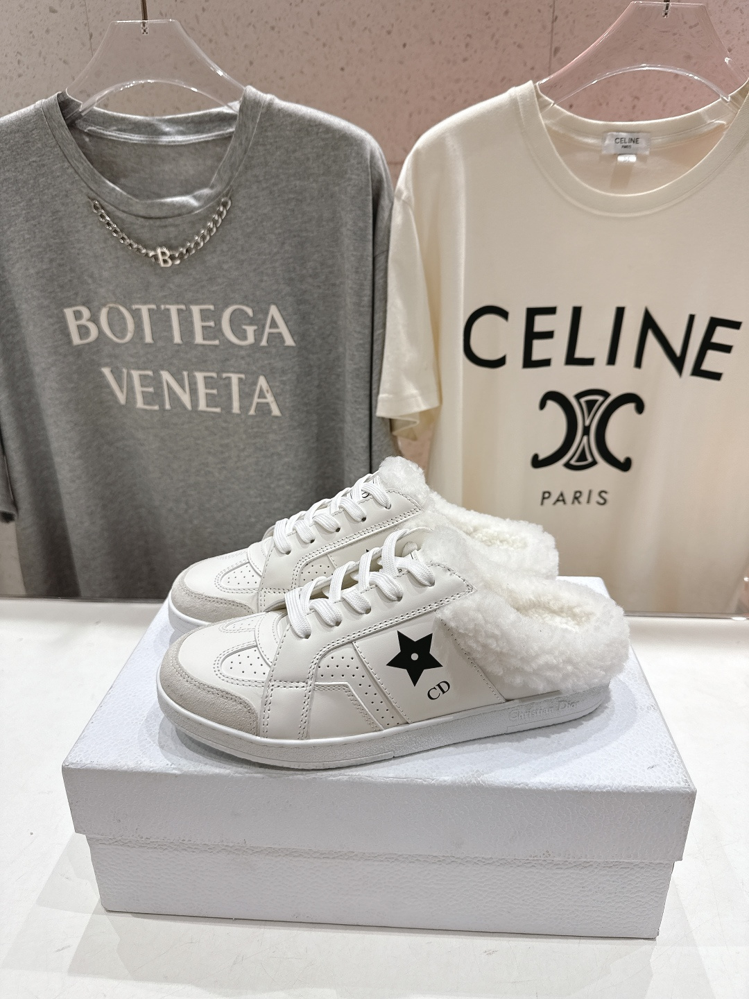 市场高版本 Dior Star 迪奥D家F037 2025ss秋冬新款半拖羊毛里休闲鞋小白鞋延续经久不衰