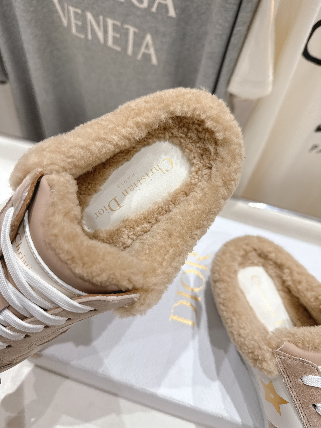 市场高版本 Dior Star 迪奥D家F037 2025ss秋冬新款半拖羊毛里休闲鞋小白鞋延续经久不衰