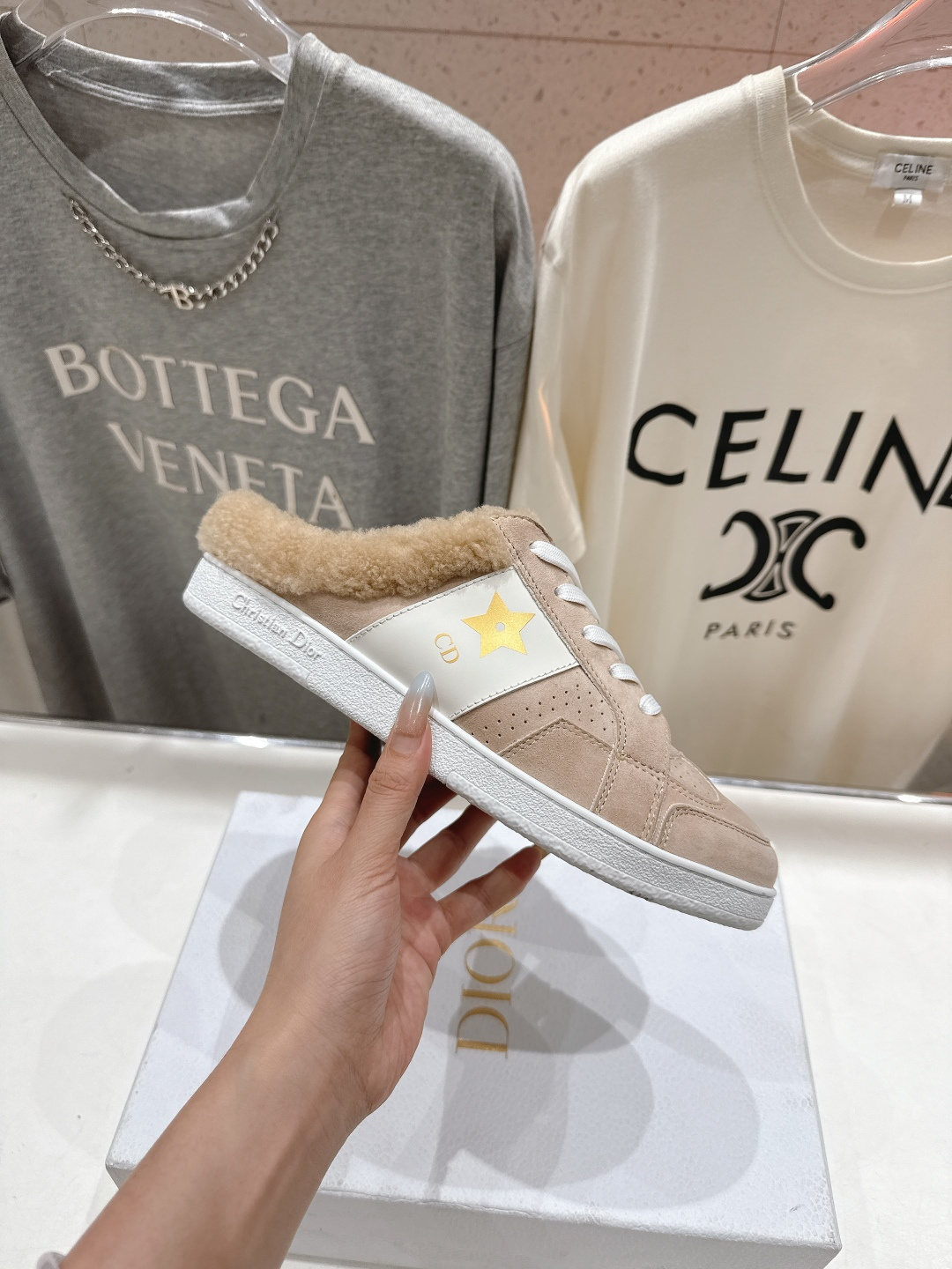 市场高版本 Dior Star 迪奥D家F037 2025ss秋冬新款半拖羊毛里休闲鞋小白鞋延续经久不衰