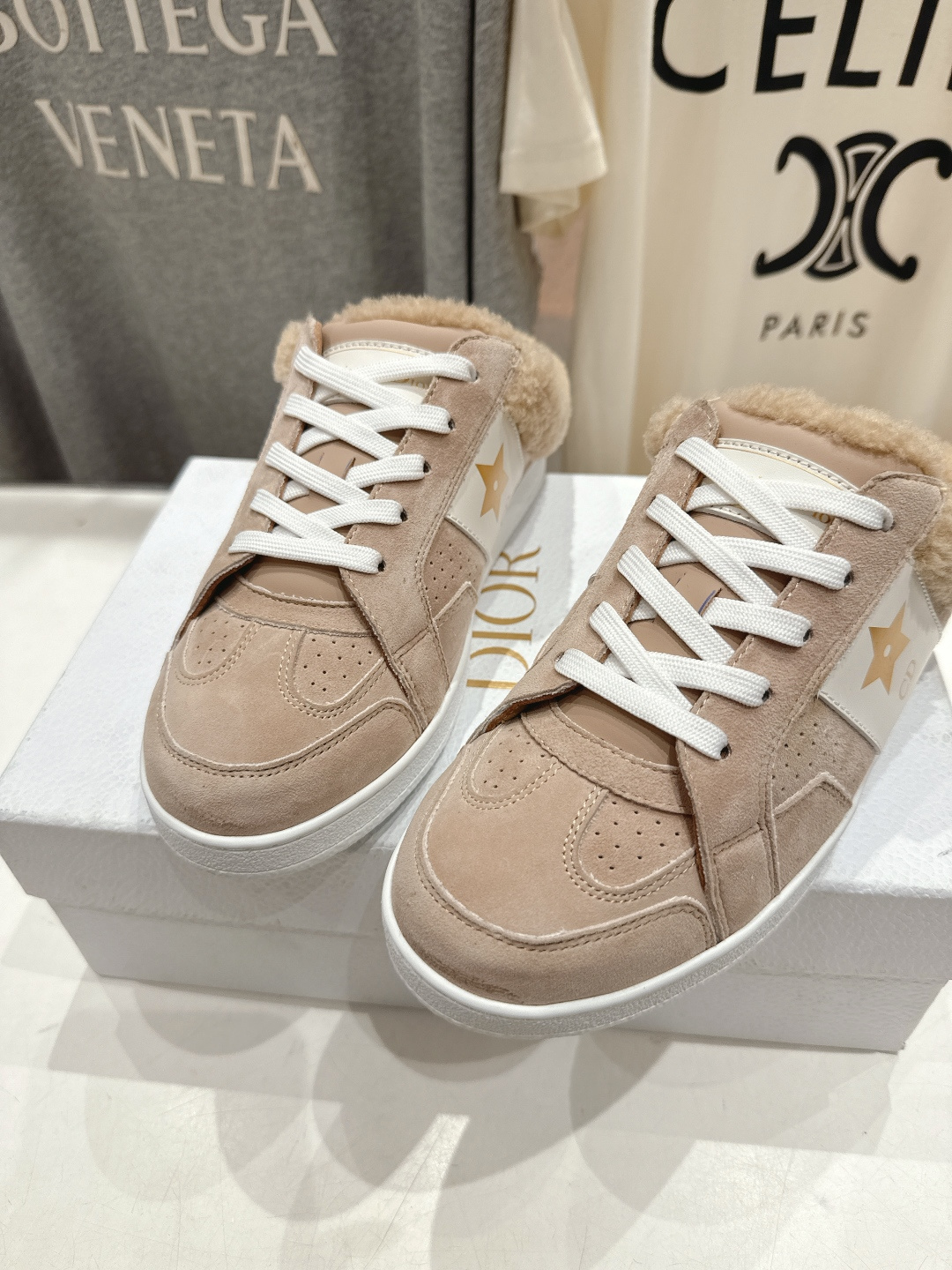 市场高版本 Dior Star 迪奥D家F037 2025ss秋冬新款半拖羊毛里休闲鞋小白鞋延续经久不衰
