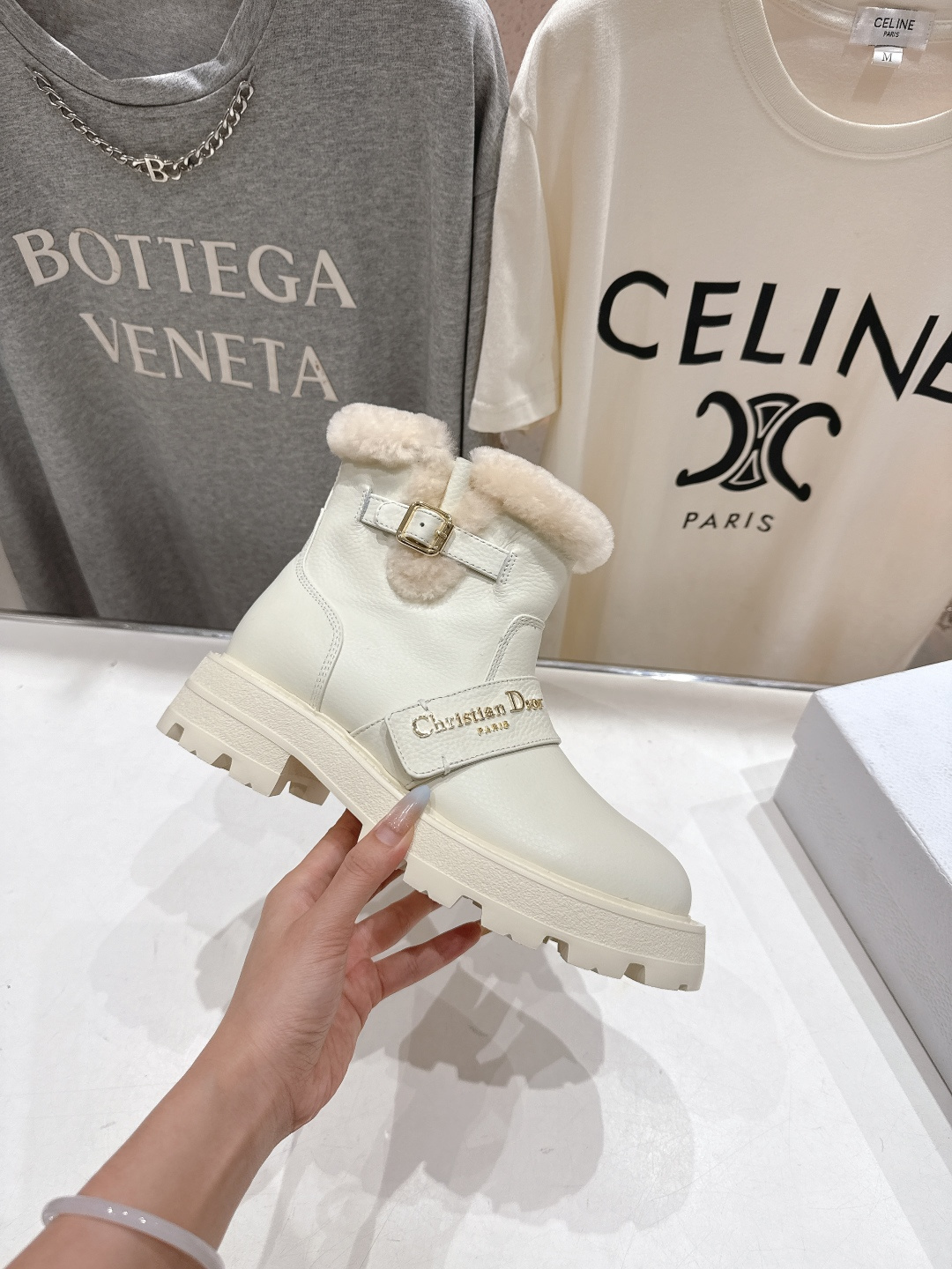 高版本出厂 Dior/迪奥D家F037 2025ss秋冬新品羊毛里平底短靴，经久不衰的马丁靴造型，彰显经