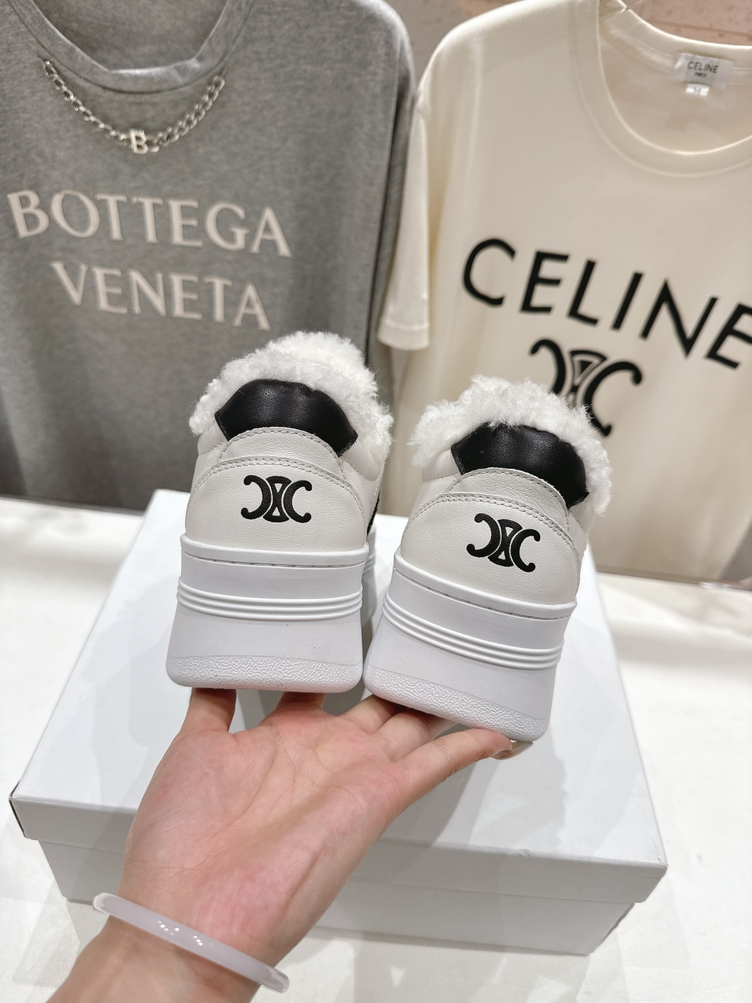 高版本出厂 毛里 CELINE*思琳赛琳 2025ss新款徽标系带厚底羊毛里休闲鞋小白鞋简单舒服，干净利